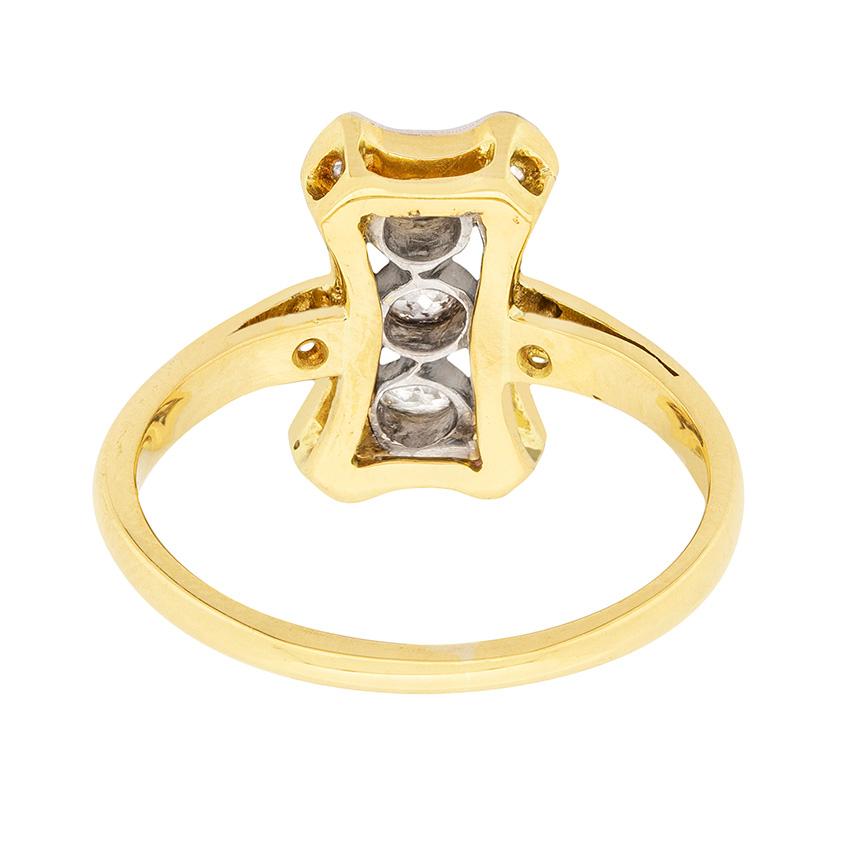 Edwardian Old Cut Diamond Cluster Ring, circa 1910 In Good Condition For Sale In London, GB