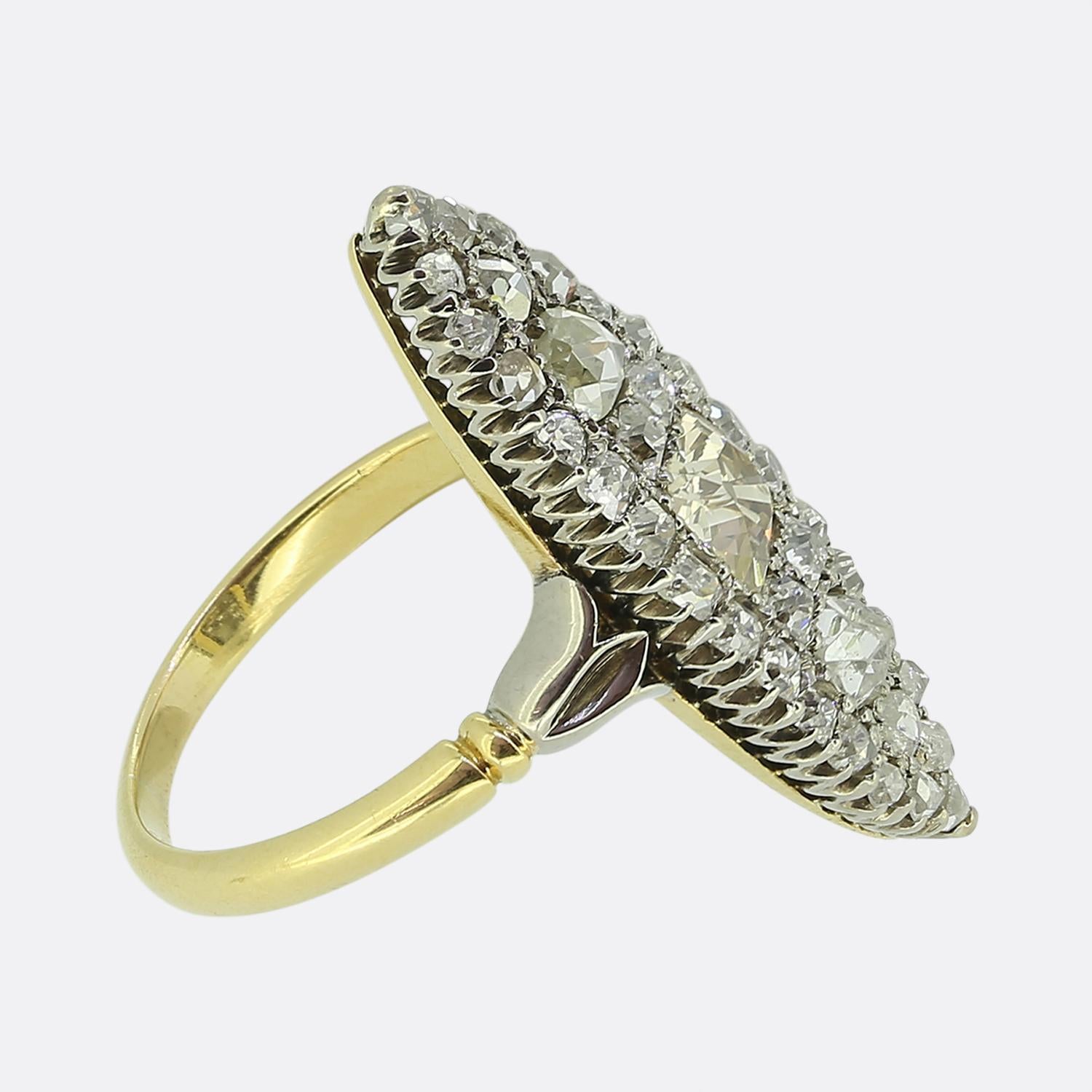 Edwardianischer Altschliff Diamant Navette Ring (Antiker Kissenschliff) im Angebot