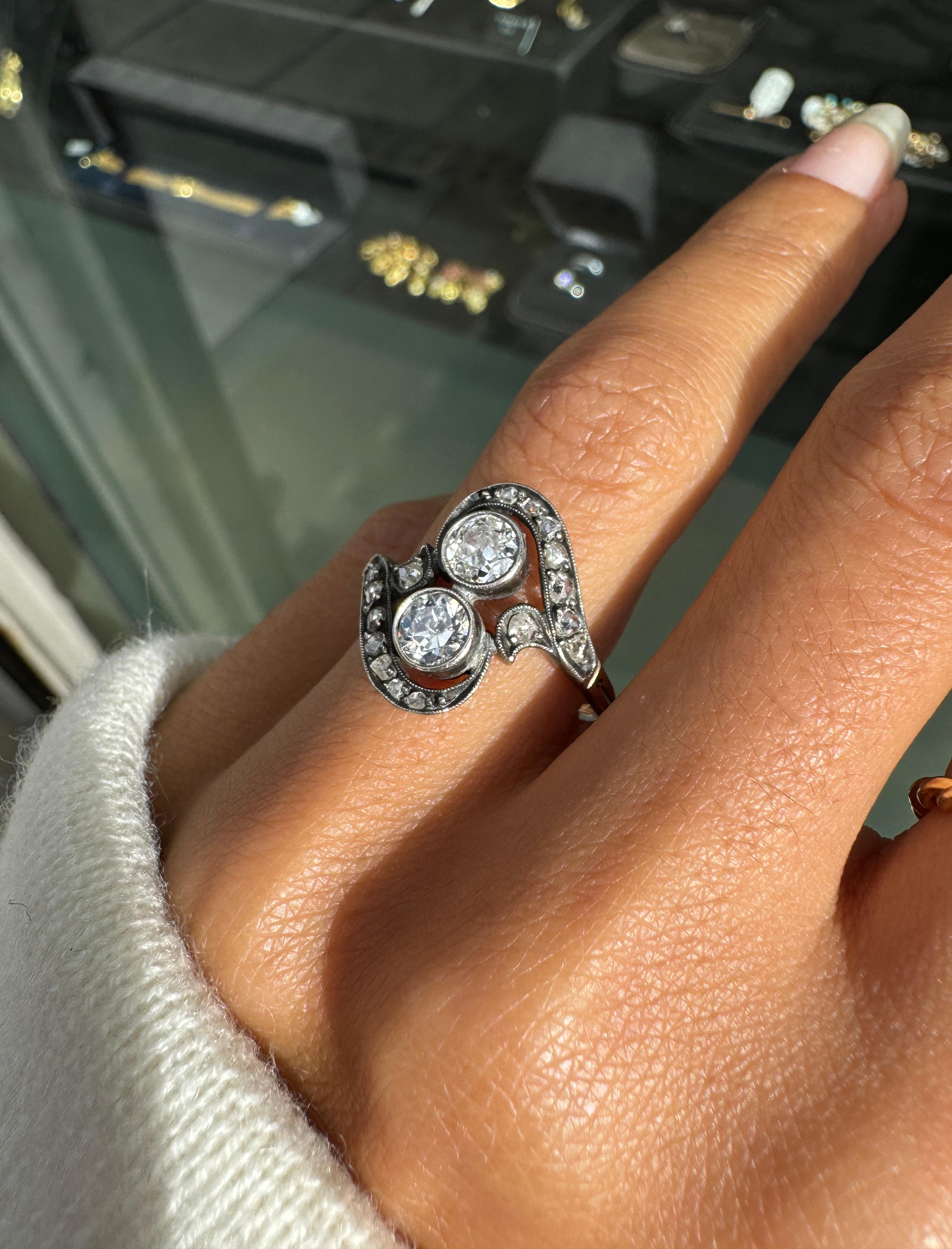 Donna Anello incrociato con diamante antico edoardiano Toi Et Moi in argento e oro 18 carati in vendita