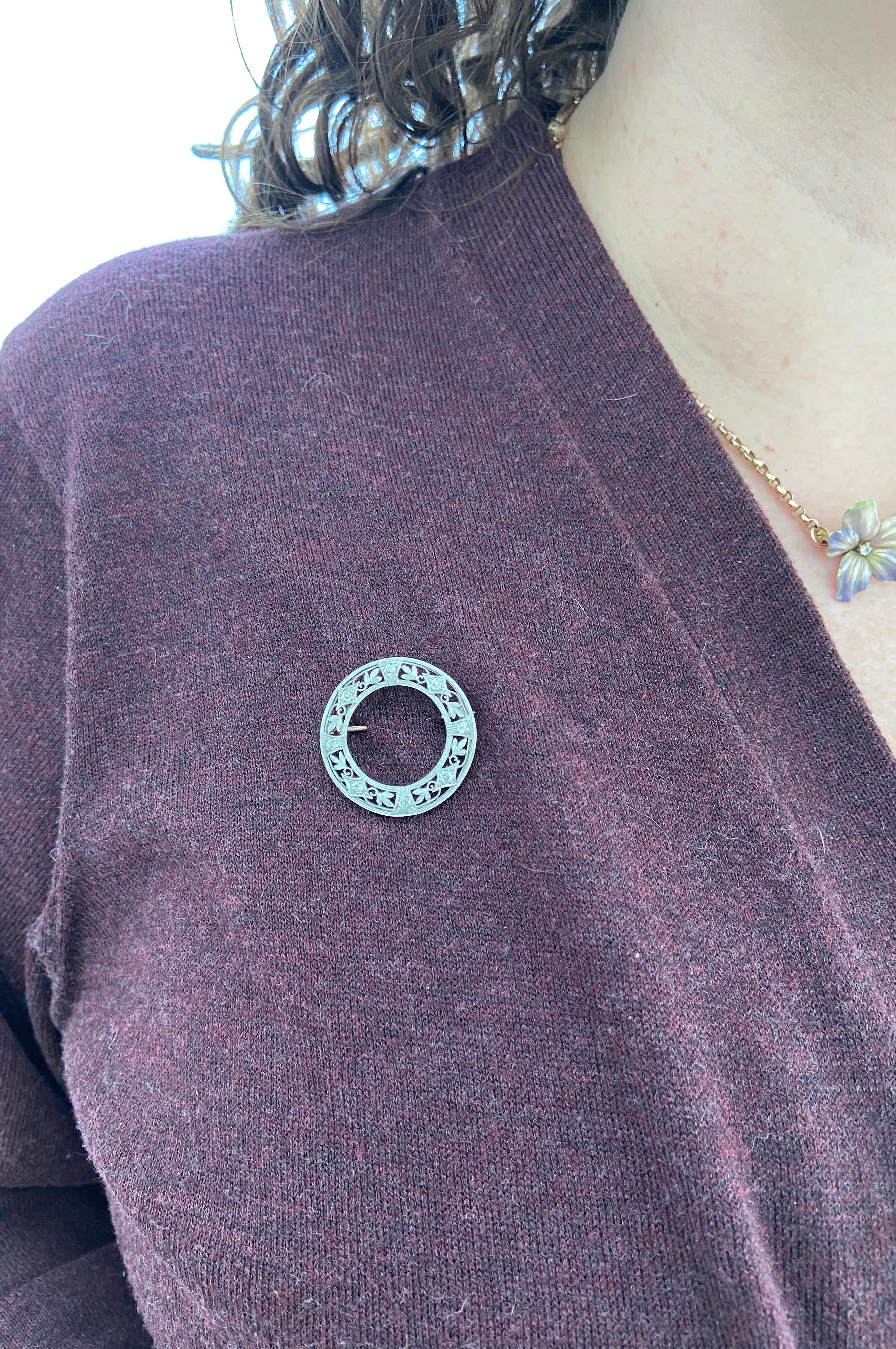 Edwardian Old Mine-Cut  and Old European-Cut Diamond Platinum Circle Pin/Pendant For Sale 4