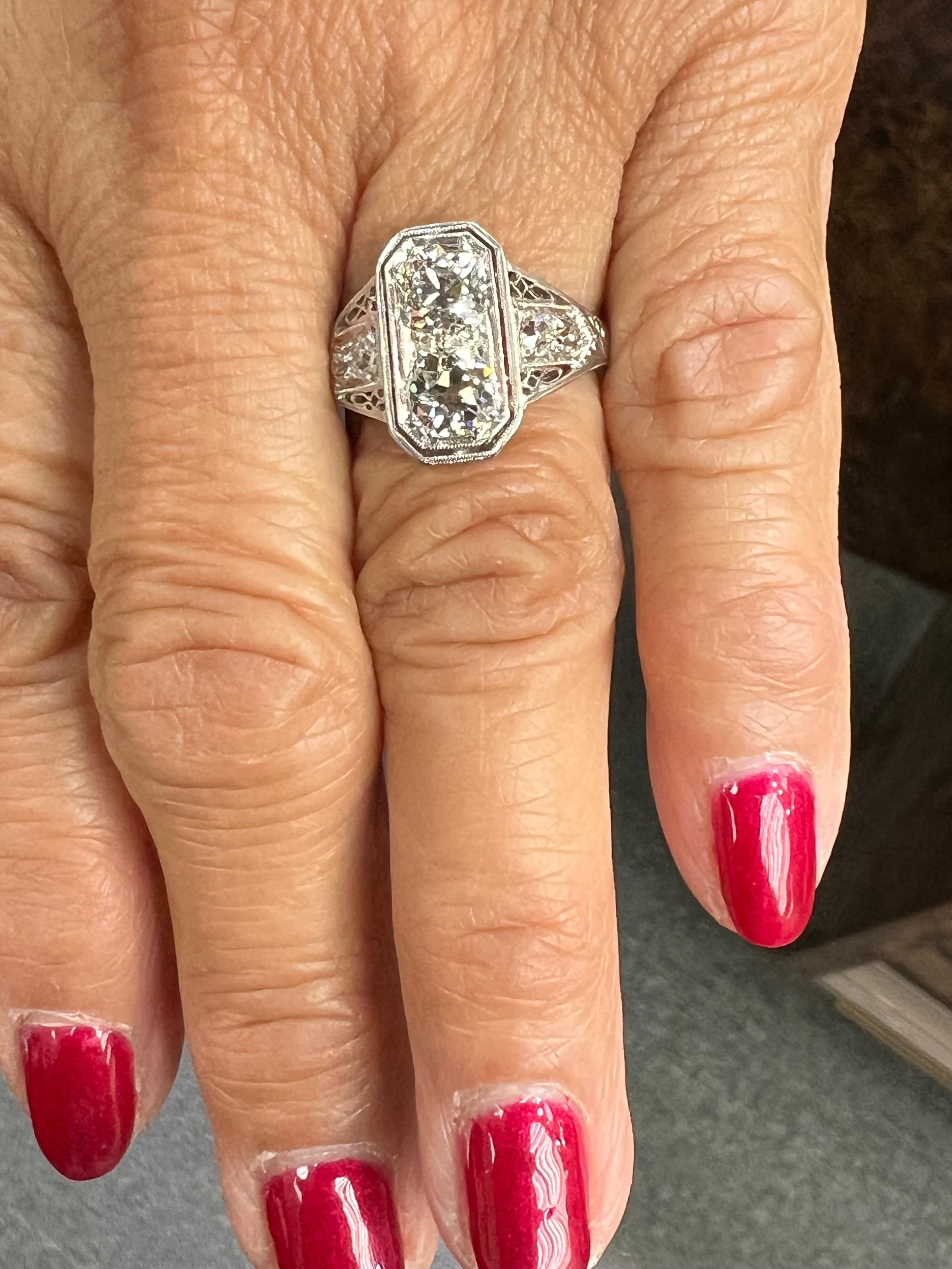 Edwardian Old Mine-Cut Diamond Platinum Ring In Good Condition In Los Angeles, CA