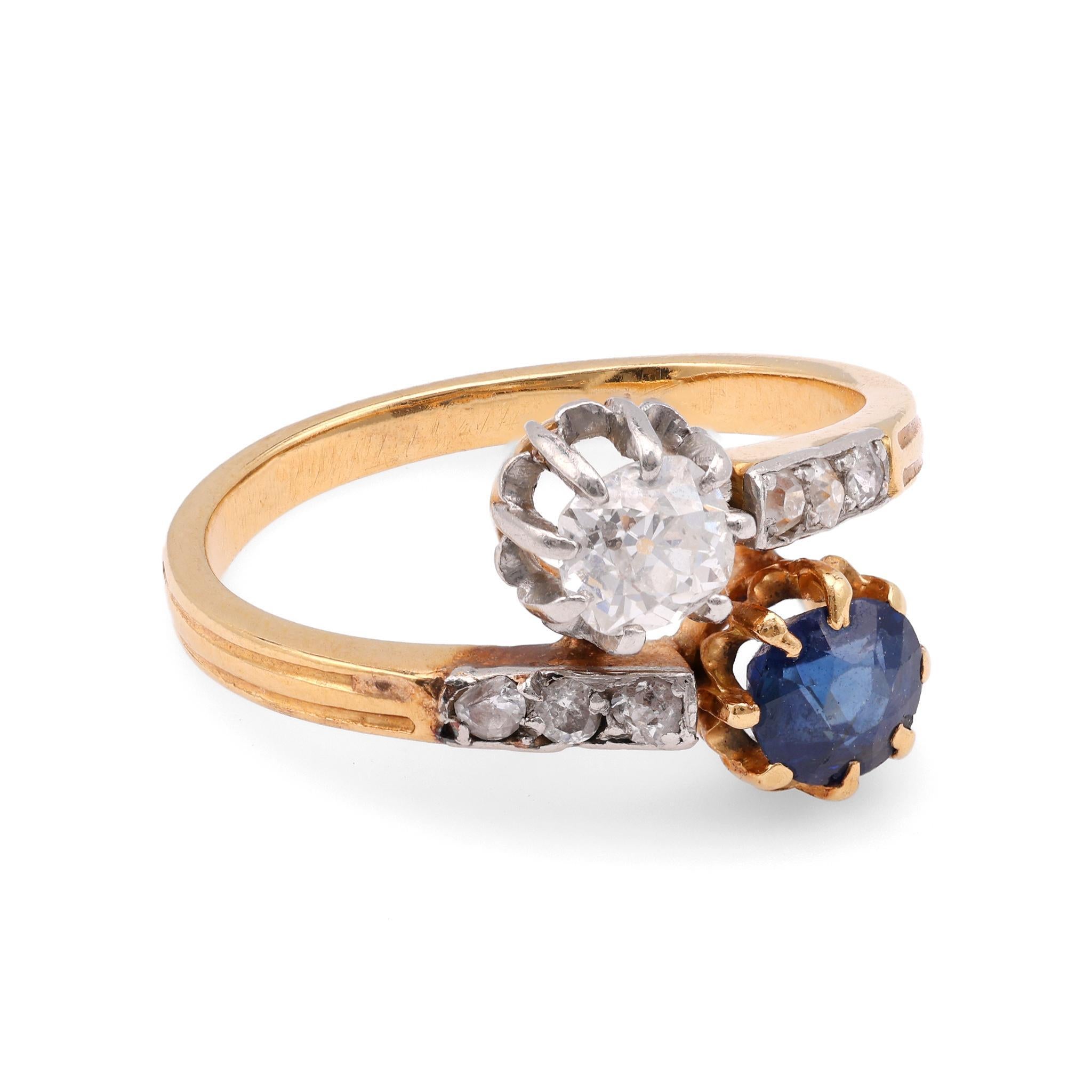 Edwardian Old Mine Cut Diamond Sapphire 18K Yellow Gold Toi Et Moi Ring In Excellent Condition In Beverly Hills, CA