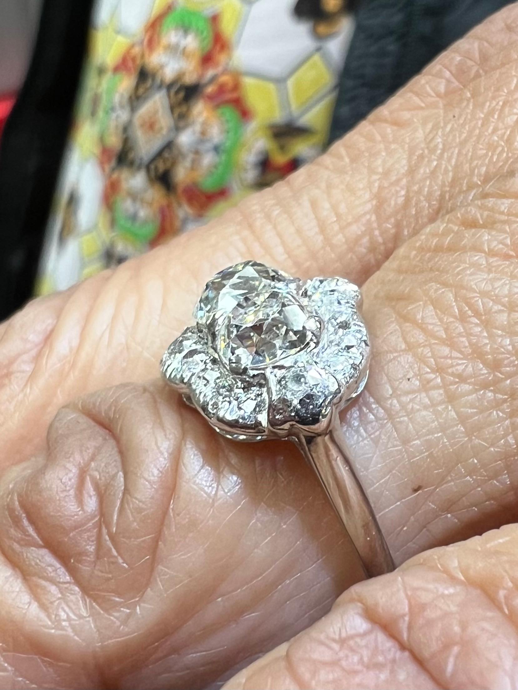 Edwardian Old Mine Cut Diamond Three Stone Platinum Ring Circa 1910 In Good Condition For Sale In Los Angeles, CA