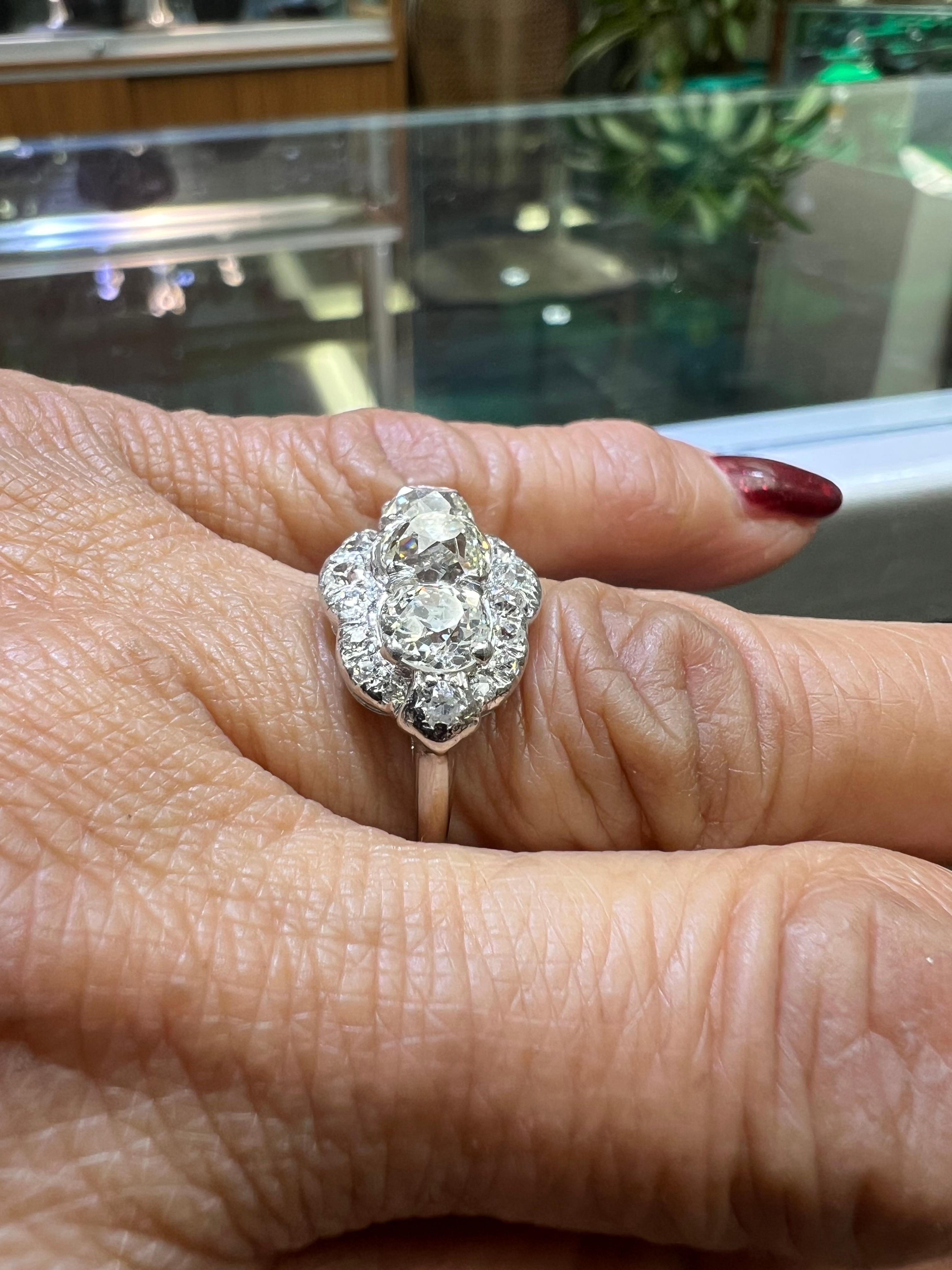 Women's or Men's Edwardian Old Mine Cut Diamond Three Stone Platinum Ring Circa 1910 For Sale