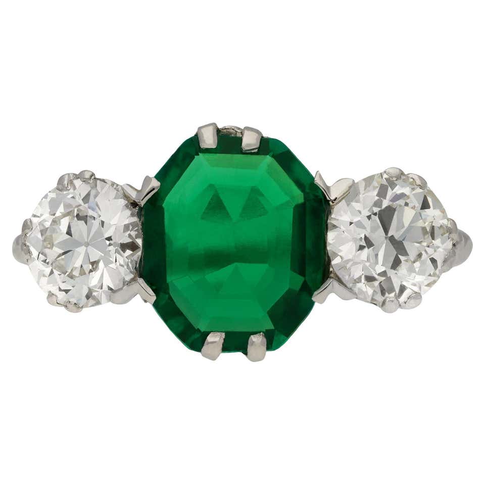 Art Deco Colombian Emerald Three-Stone Ring, circa 1920 For Sale at 1stDibs