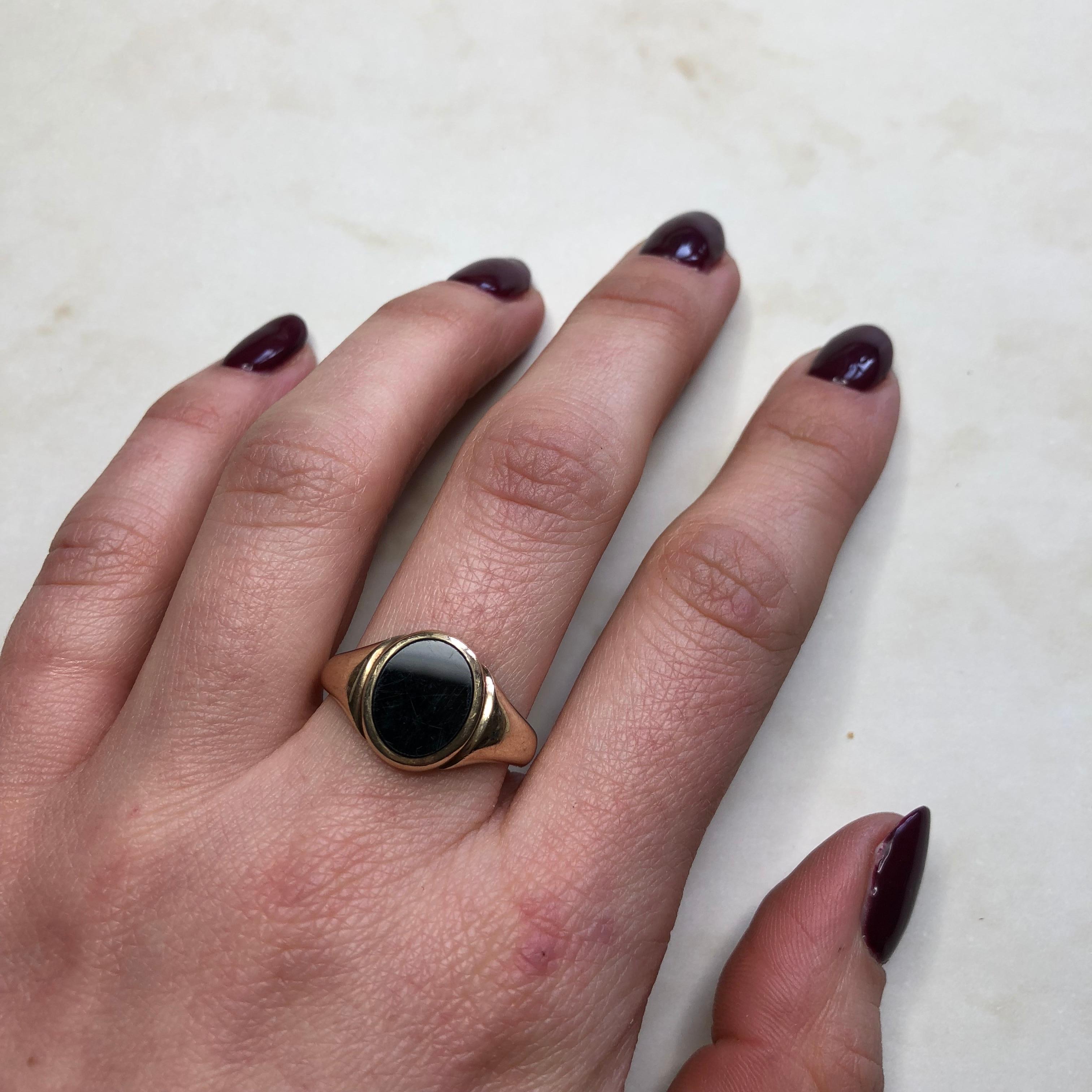 Edwardian Onyx and Gold Signet Ring 3