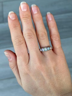 Bague édouardienne à cinq pierres en or 18 carats et opale