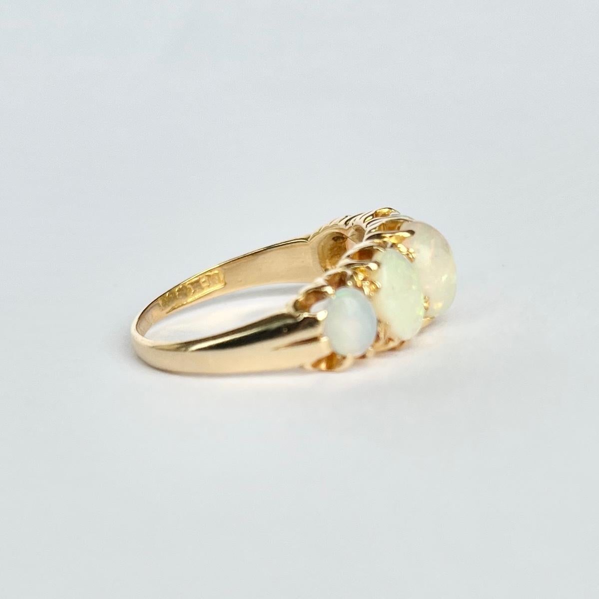 Edwardian Opal and 18 Carat Gold Five-Stone Ring For Sale 1