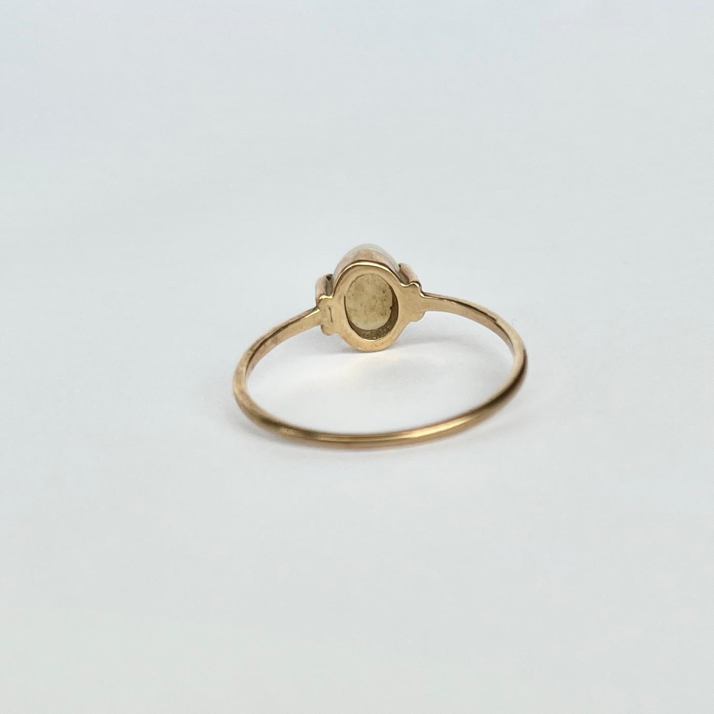 Ring aus edwardianischem Opal und 9 Karat Gold im Zustand „Gut“ im Angebot in Chipping Campden, GB