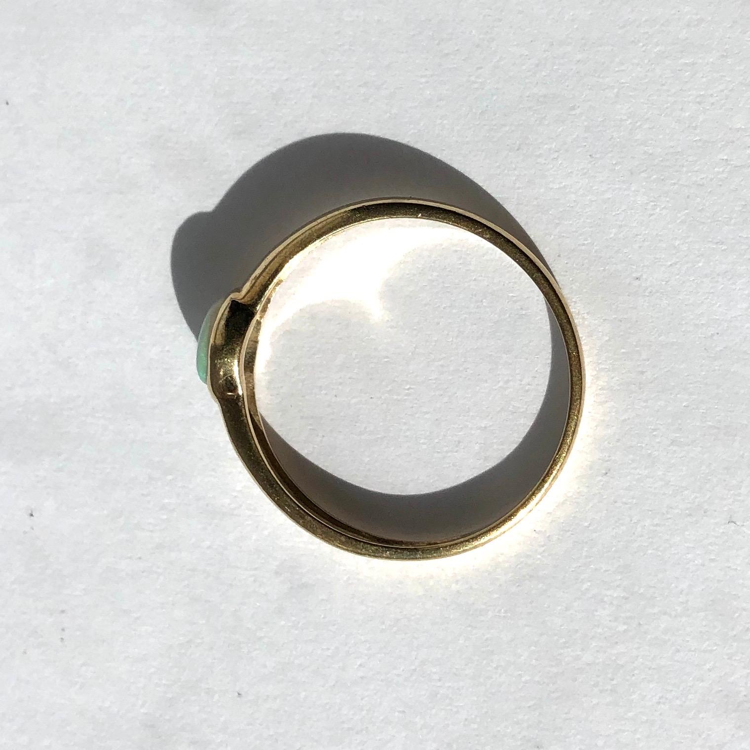Edwardian Opal and 9 Carat Gold Single Stone Ring In Good Condition In Chipping Campden, GB