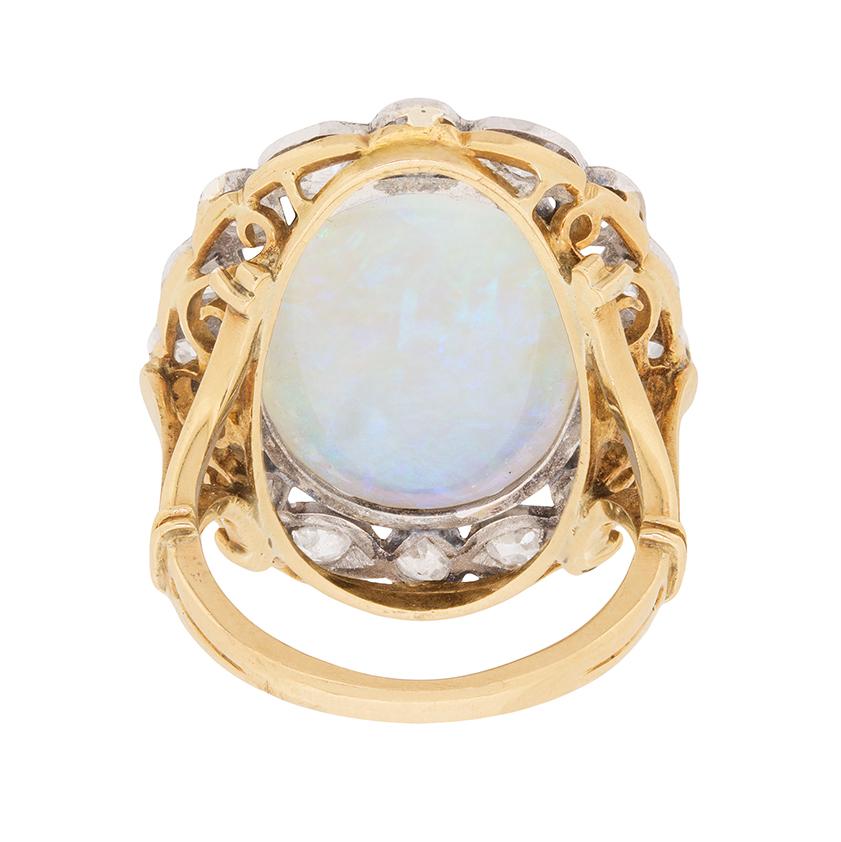 Edwardianischer Opal- und Diamant-Cluster-Ring, um 1910 (Cabochon) im Angebot