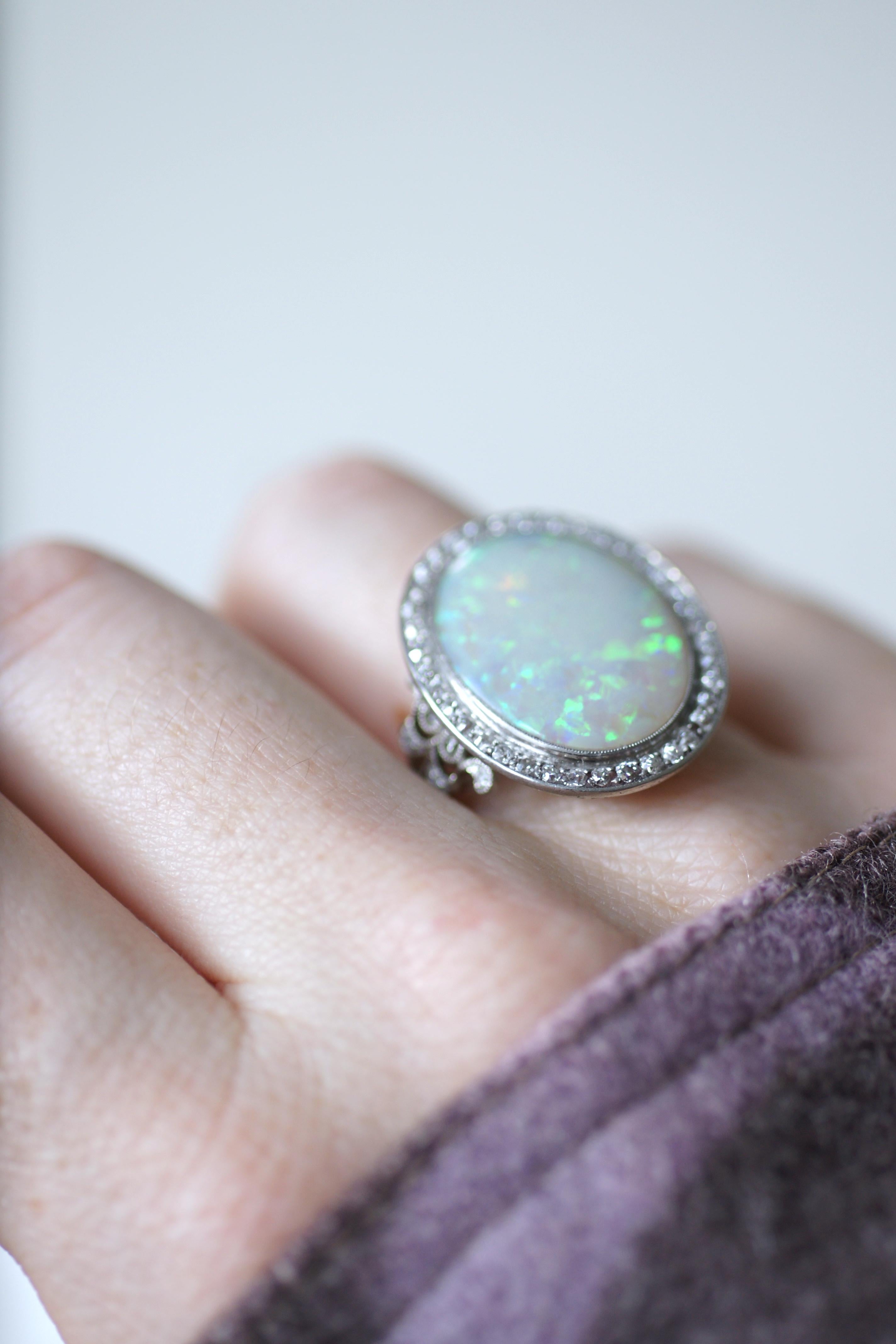 Edwardian Opal & Diamond Cluster Ring On Platinum In Good Condition For Sale In PARIS, FR