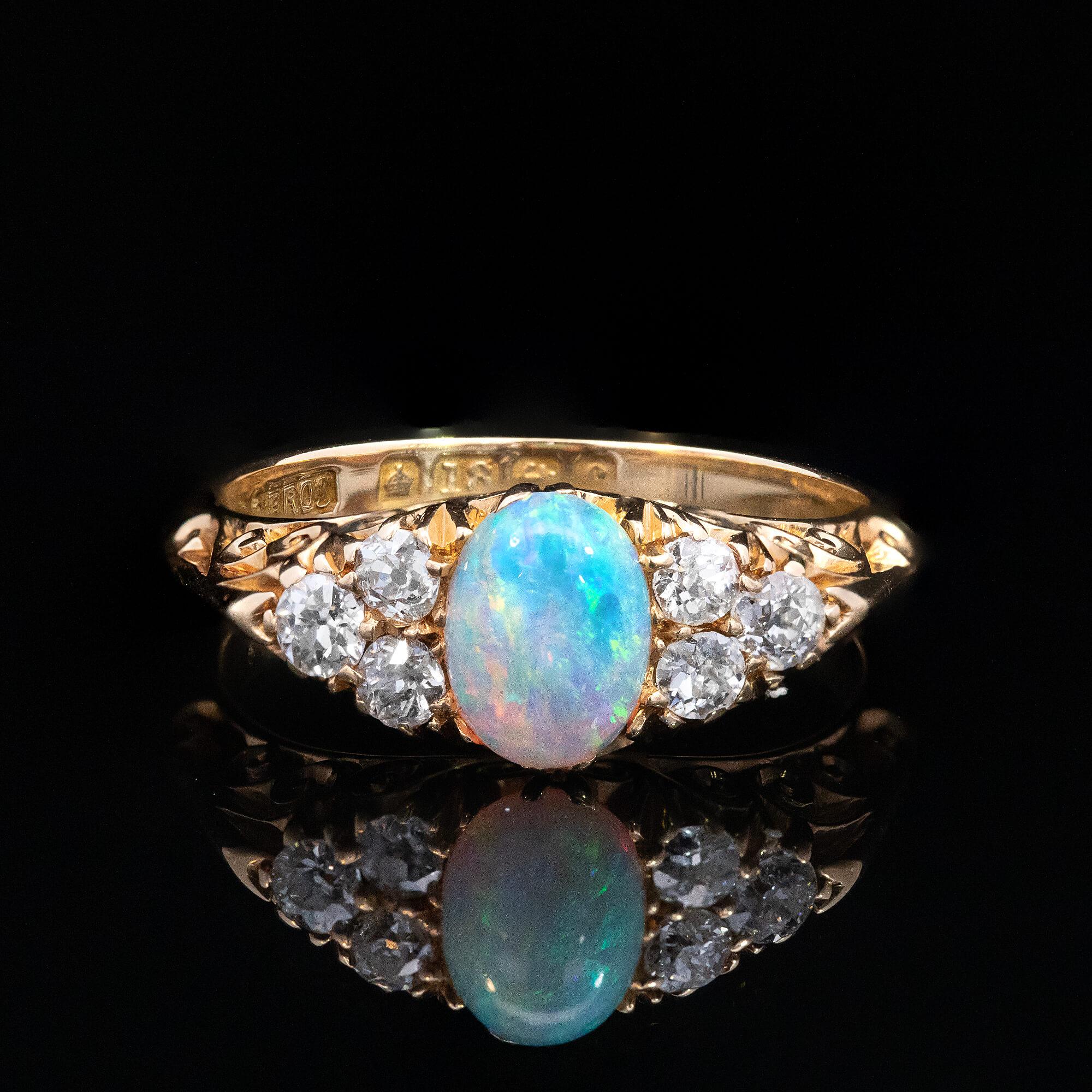 Halbreihiger edwardianischer Opal- und Diamantring, um 1902 im Angebot 2