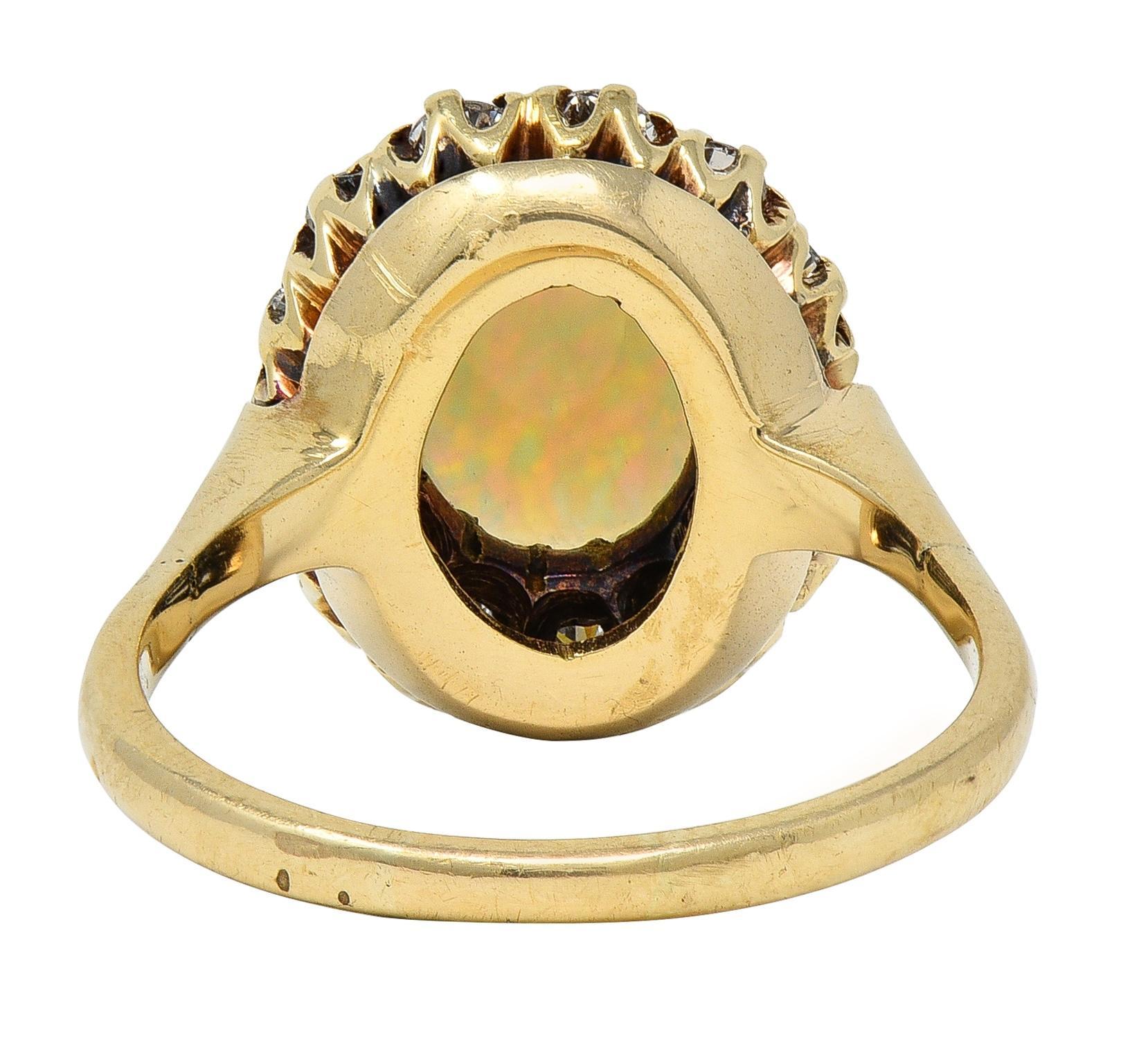 Antiker edwardianischer Opal-Diamant-Platin 14 Karat Gelbgold-Halo-Ring (Cabochon) im Angebot