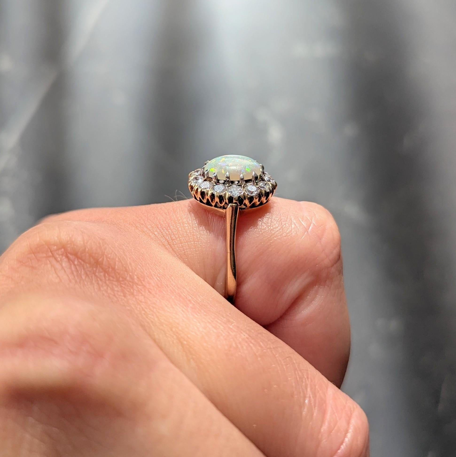 Antiker edwardianischer Opal-Diamant-Platin 14 Karat Gelbgold-Halo-Ring im Angebot 2
