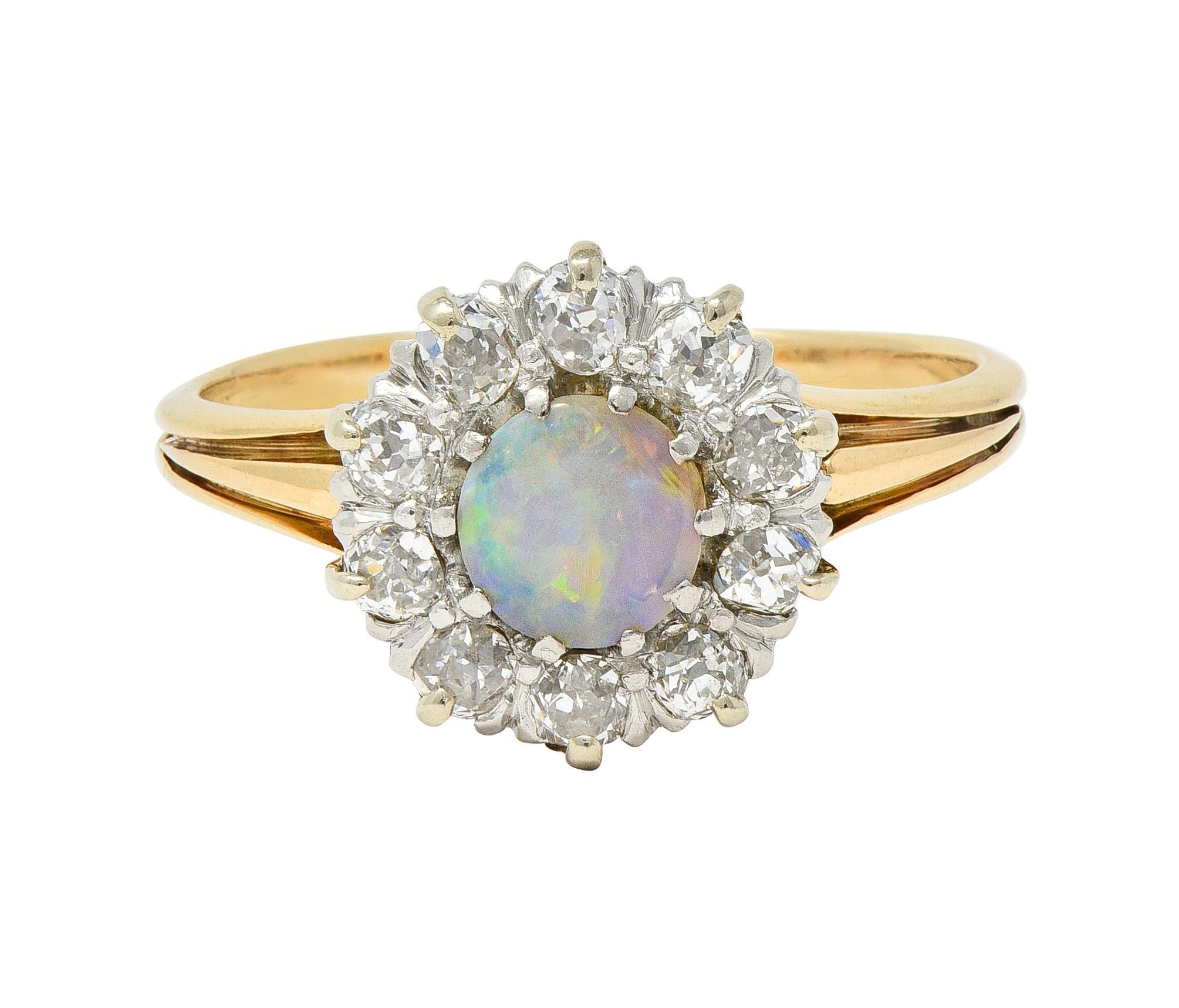 Antiker edwardianischer Opal-Diamant-Platin 14 Karat Gelbgold-Halo-Ring im Angebot 3