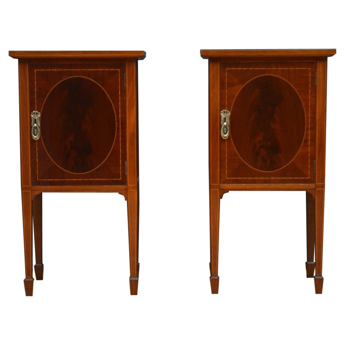 Paire de tables de chevet en acajou de style édouardien