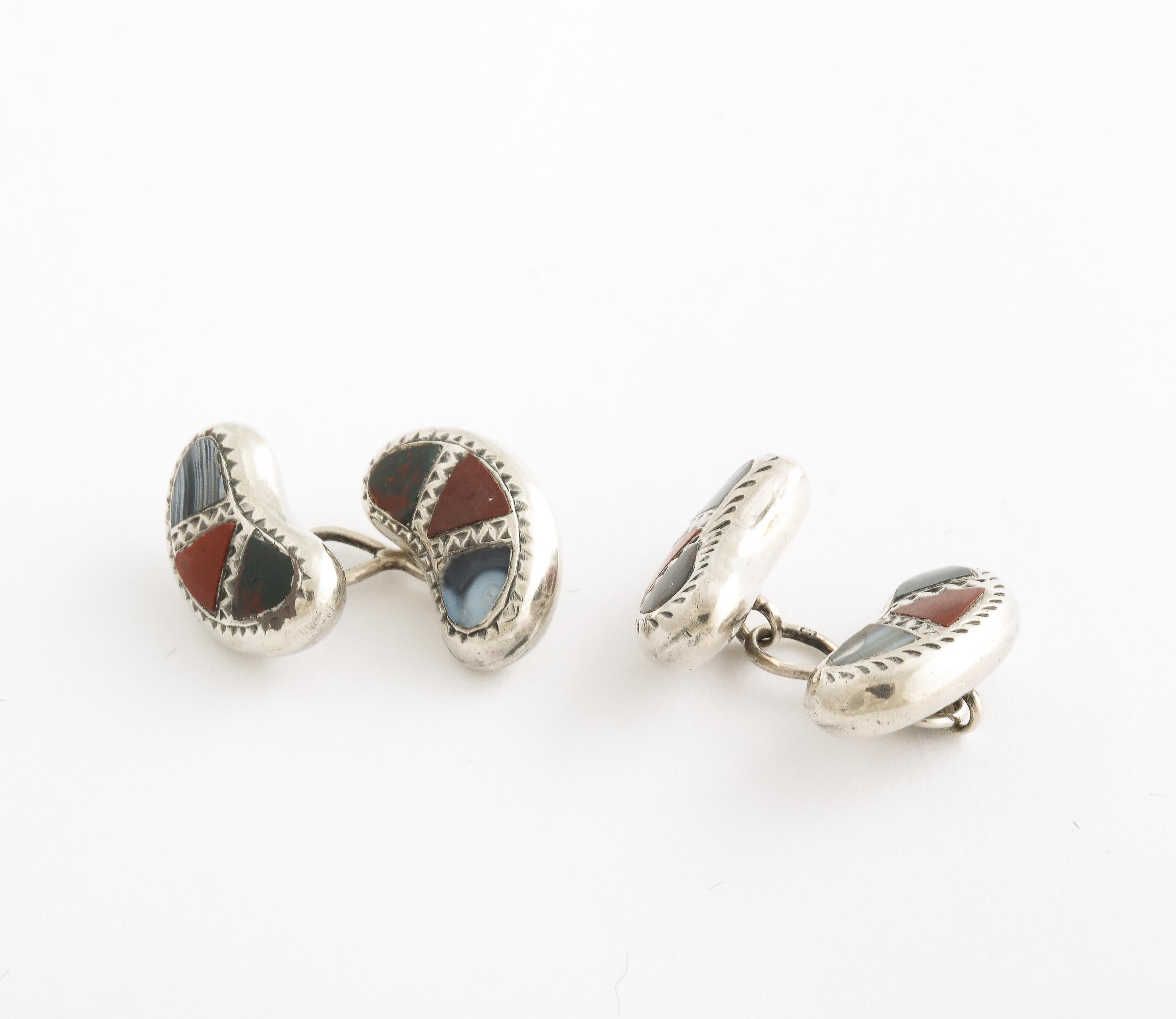 Edwardian Pair of Kidney-Shaped Scottish Agate and Sterling Silver Cuff Links For Sale 1