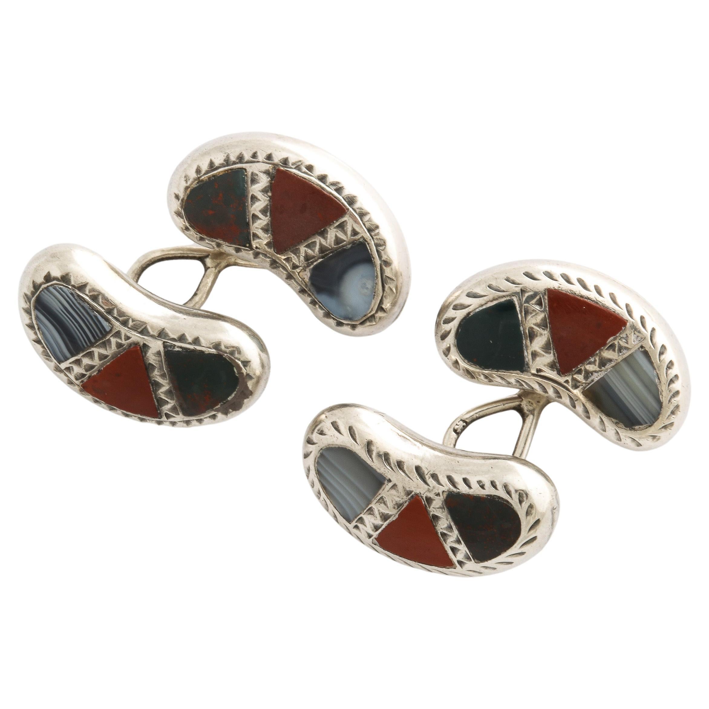 Edwardian Pair of Kidney-Shaped Scottish Agate and Sterling Silver Cuff Links For Sale