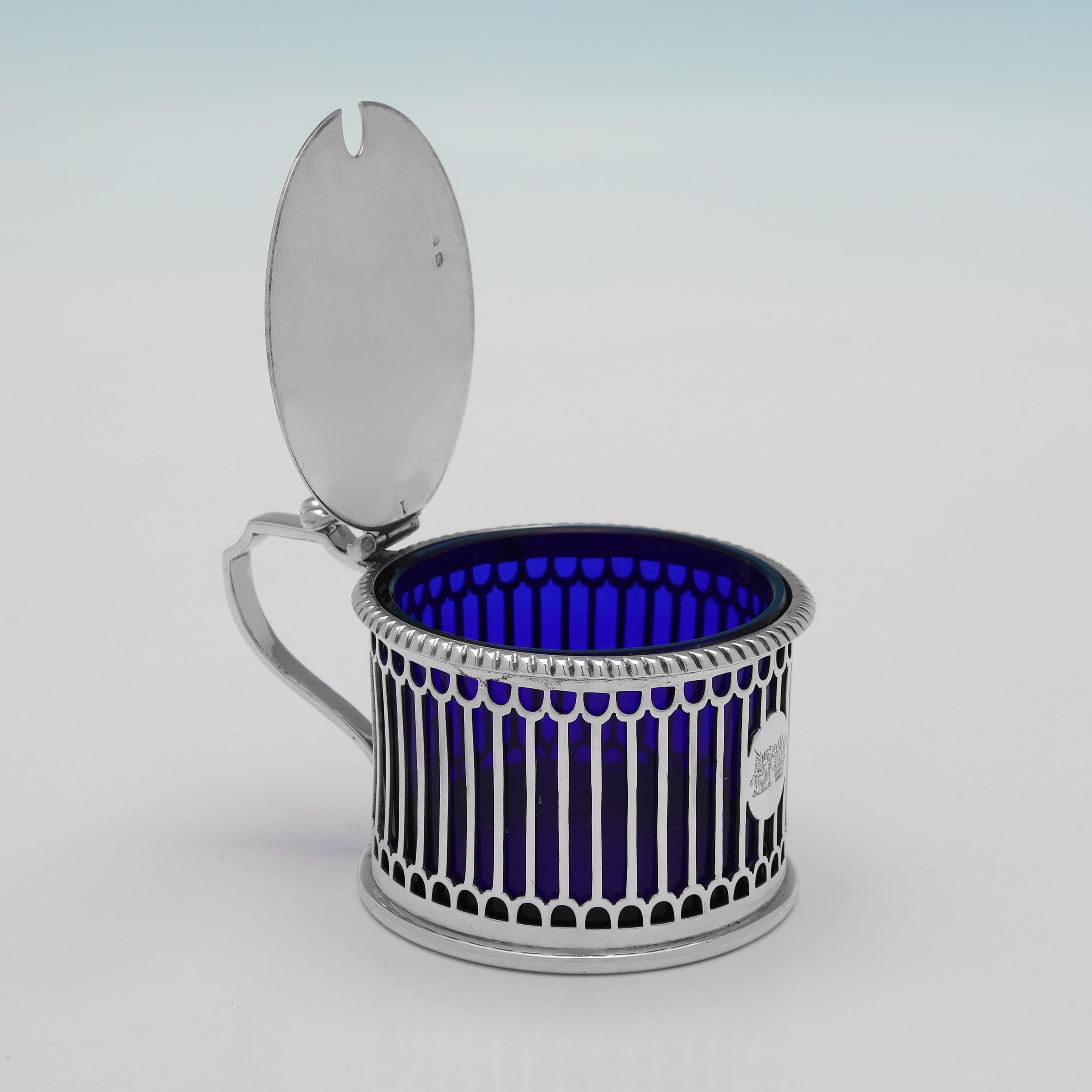 Pareja eduardiana de jarras de mostaza de plata de ley fabricadas en 1909 por Elkington & Co. Eduardiano en venta