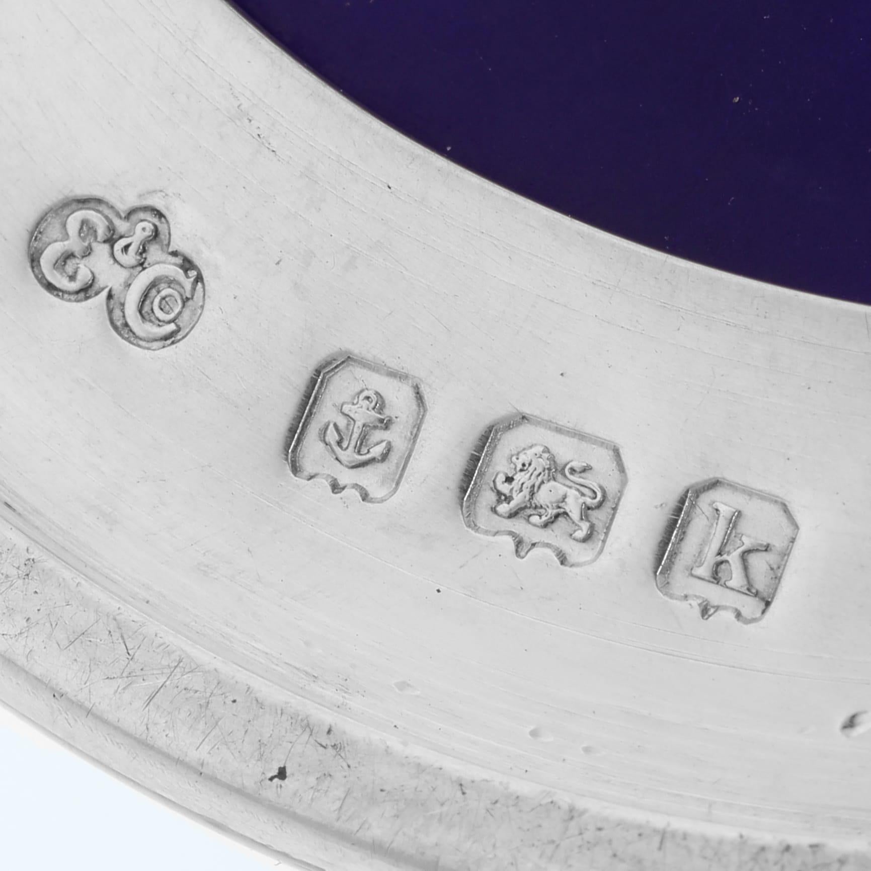 Pareja eduardiana de jarras de mostaza de plata de ley fabricadas en 1909 por Elkington & Co. Plata esterlina en venta