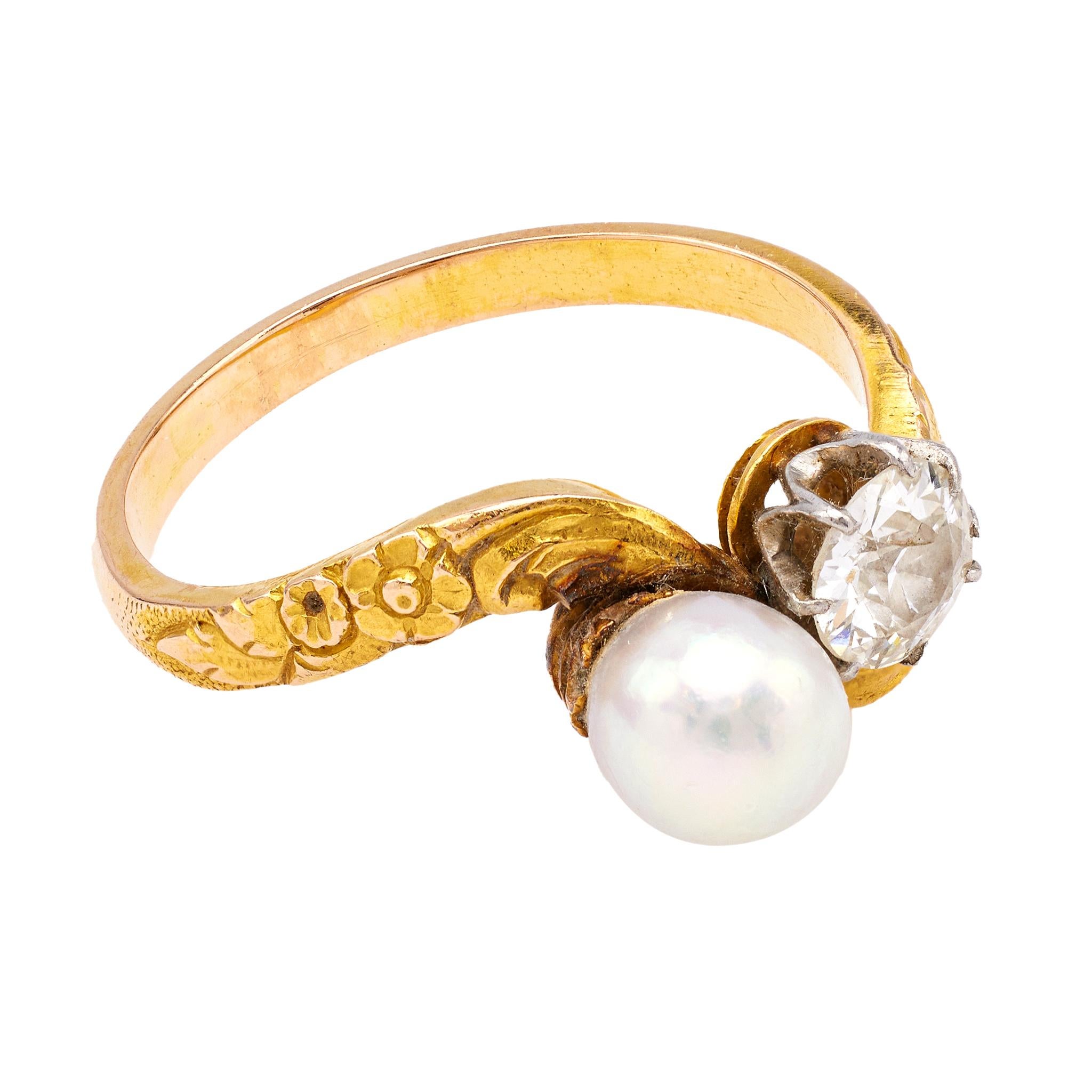 Edwardian Pearl and Diamond 18k Yellow Gold Platinum Toi et Moi Ring In Good Condition For Sale In Beverly Hills, CA