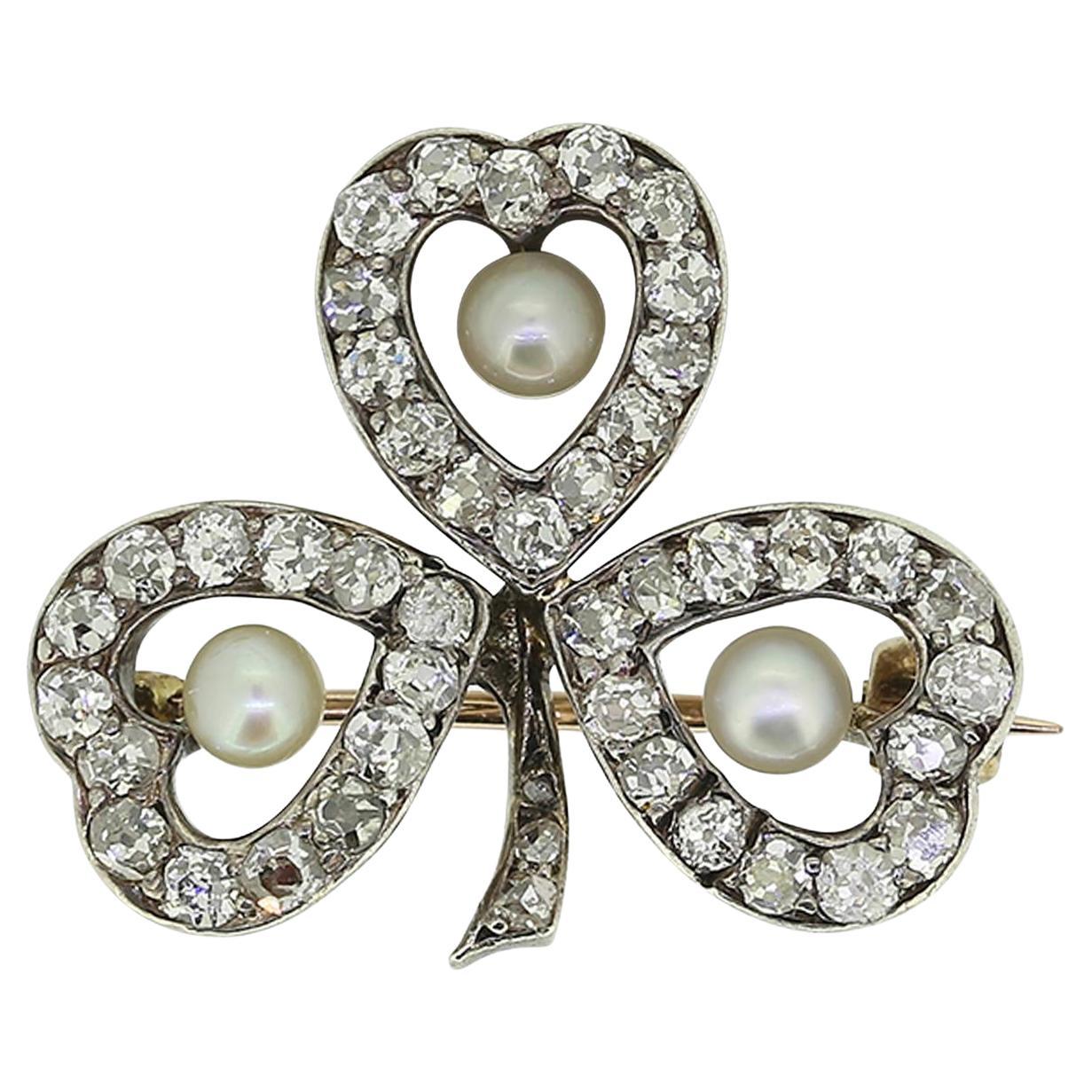 Clover-Brosche aus edwardianischem Perlen und Diamanten im Angebot