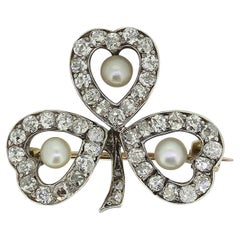 Broche édouardienne en perles et diamants en forme de trèfle