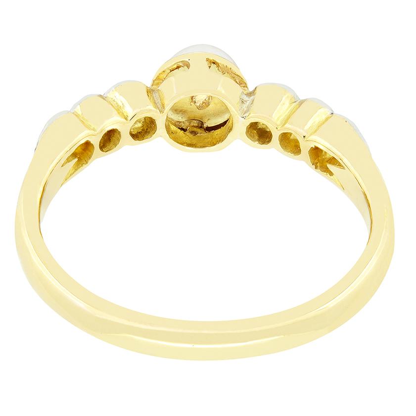 Edwardian Pearl and Diamond Solitaire Ring, c.1910s Corte europeo antiguo en venta
