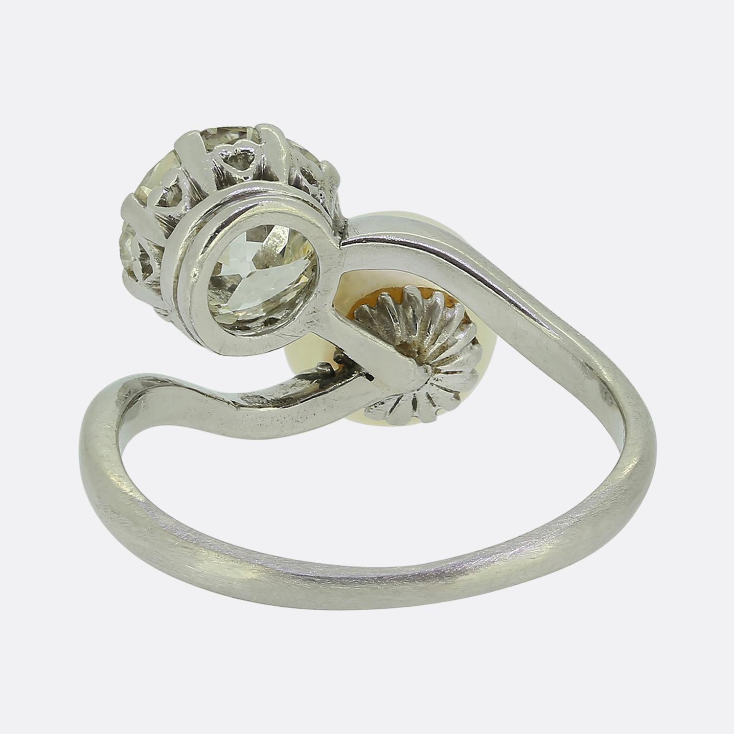 Taille vieille Europe Bague à deux pierres en perles et diamants de style édouardien en vente