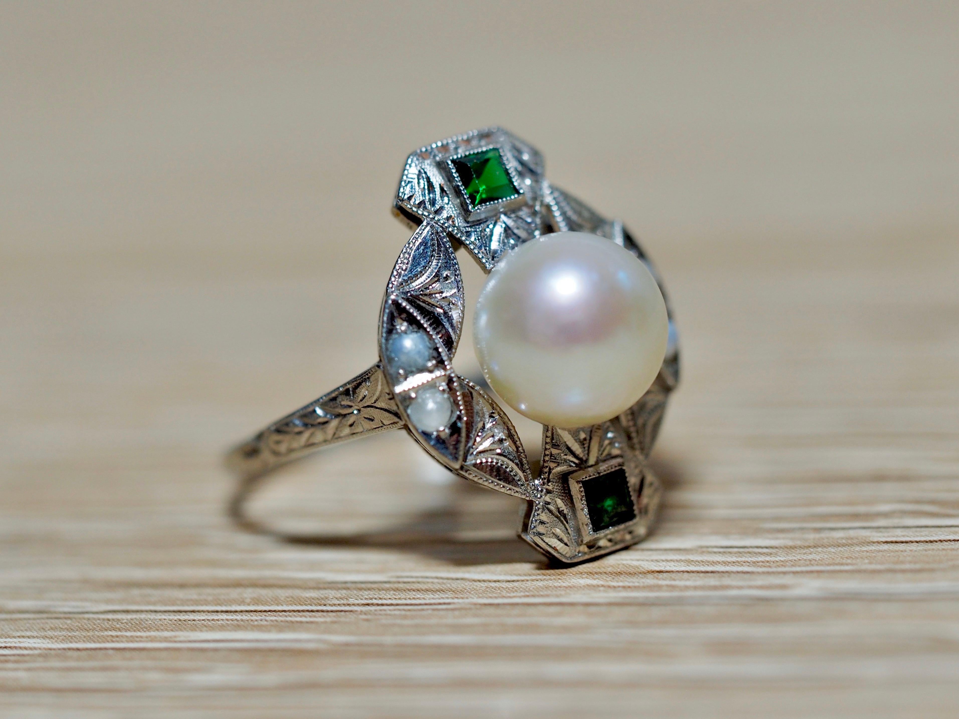 Round Cut Edwardian Pearl and Emerald 18 Karat Ring, circa 1900s
