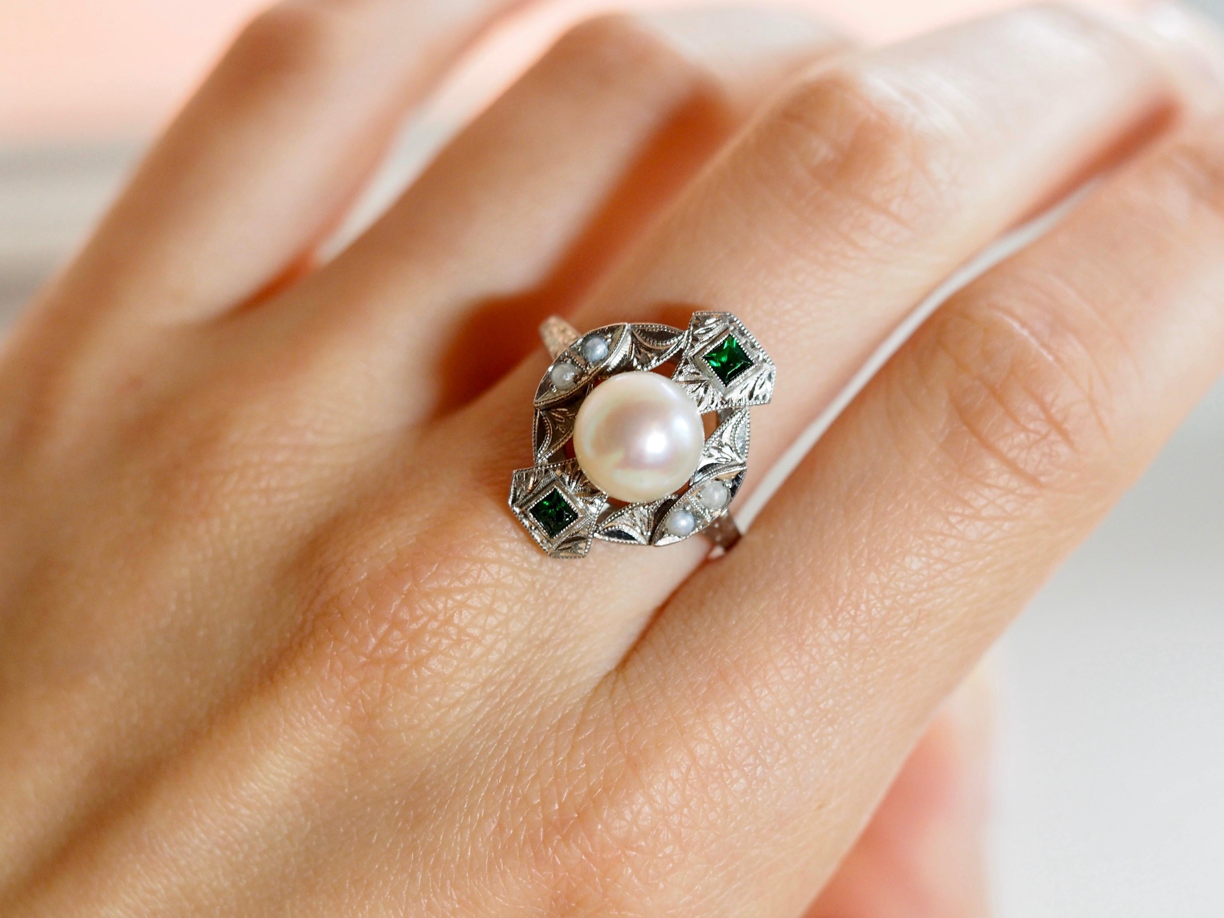 Edwardian Pearl and Emerald 18 Karat Ring, circa 1900s In Good Condition In Addison, TX