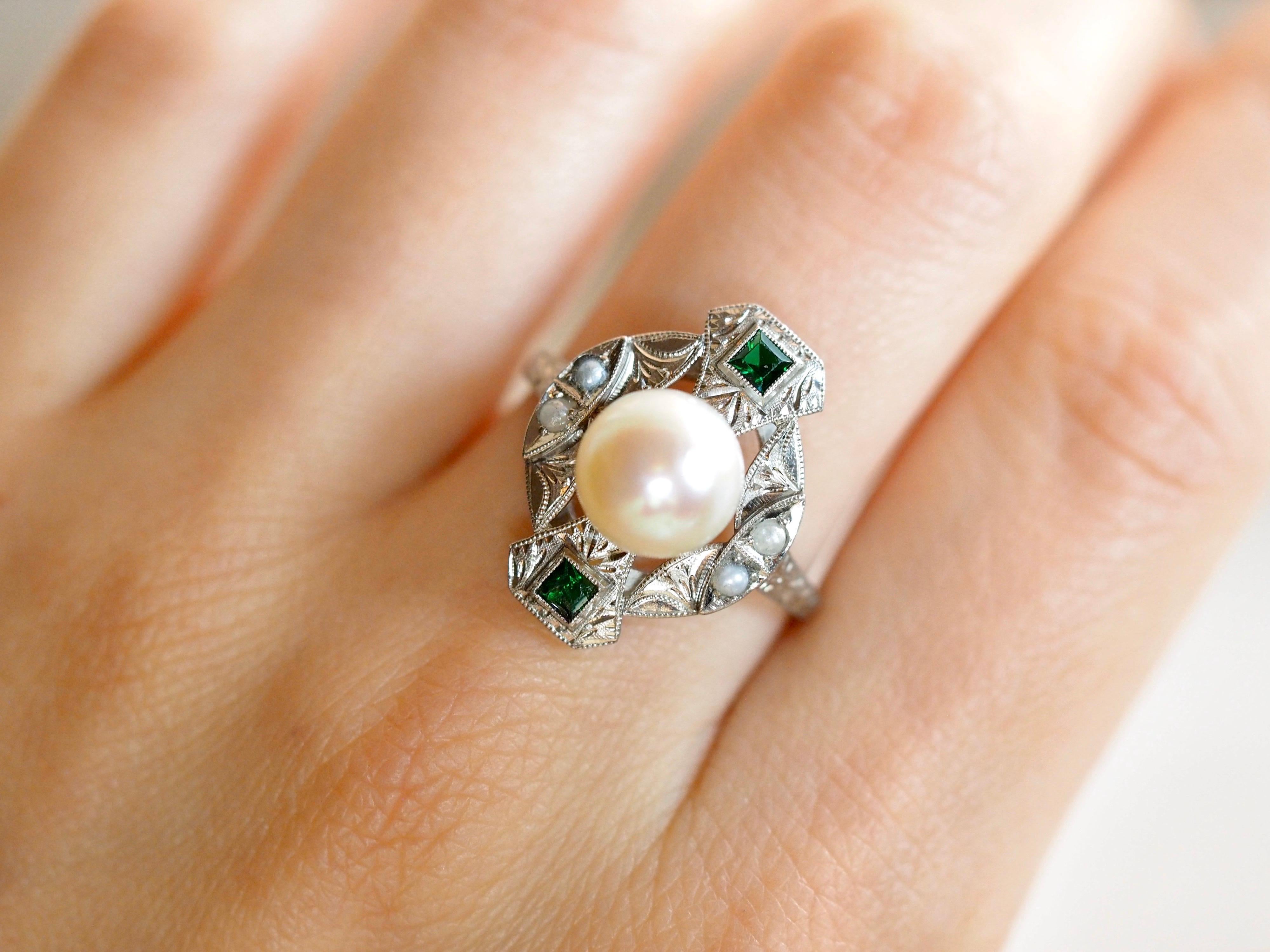 Women's or Men's Edwardian Pearl and Emerald 18 Karat Ring, circa 1900s