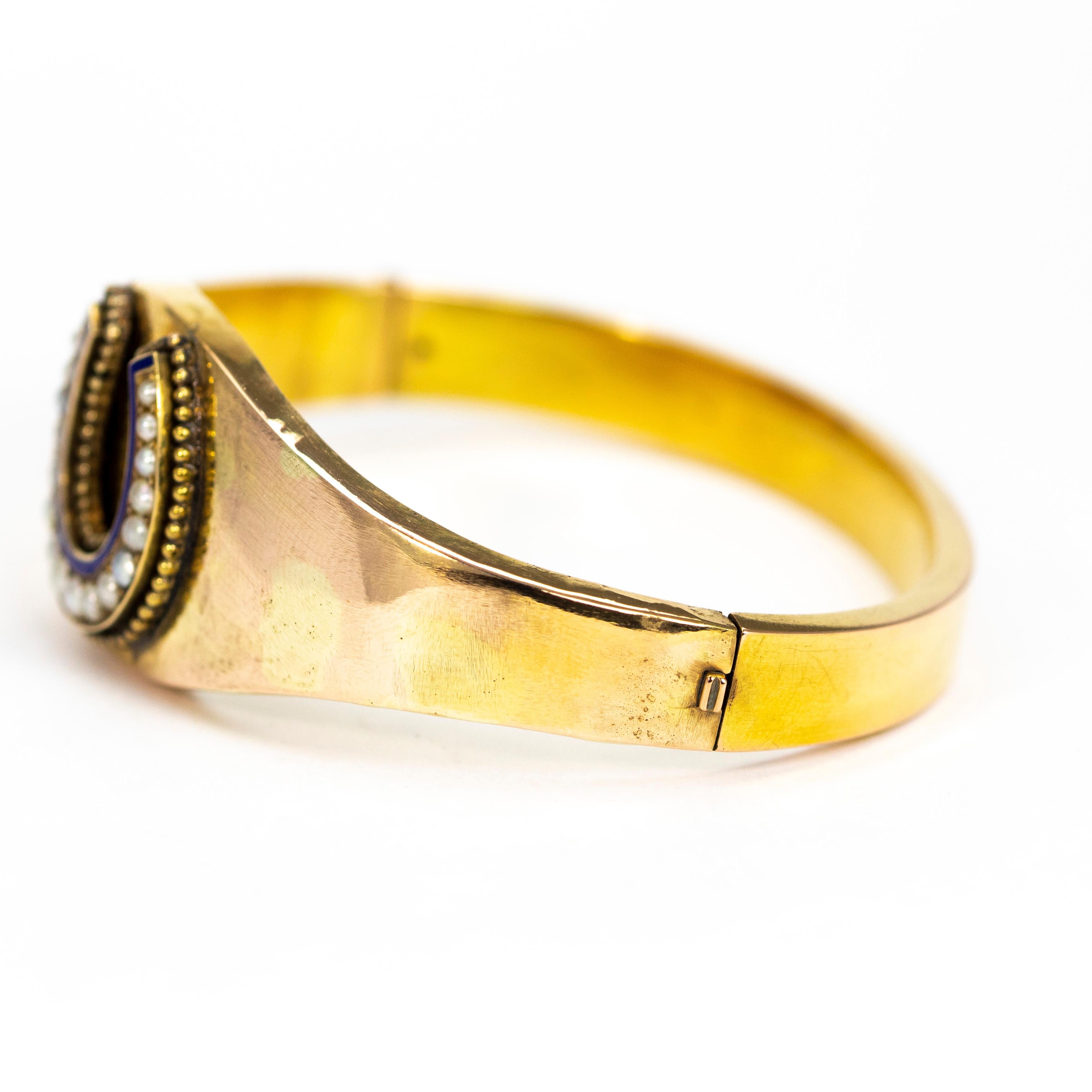 Edwardian Pearl and Enamel Yellow Gold Horseshoe Bangle In Good Condition In Chipping Campden, GB