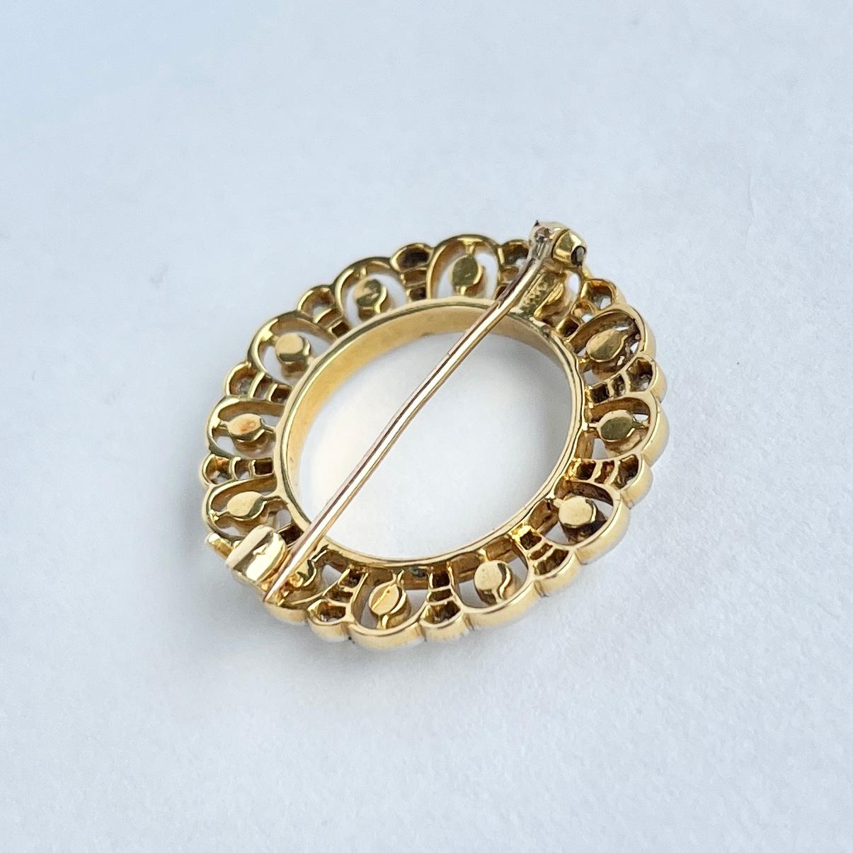 This stunning brooch is set with pearls which are complimented perfectly by the bright yellow 18ct gold.  There are also Rose Cut diamonds set within the gold between the pearls. Diamond total is  approx 42pts.

Brooch Diameter: 23mm 

Weight: 5.1g