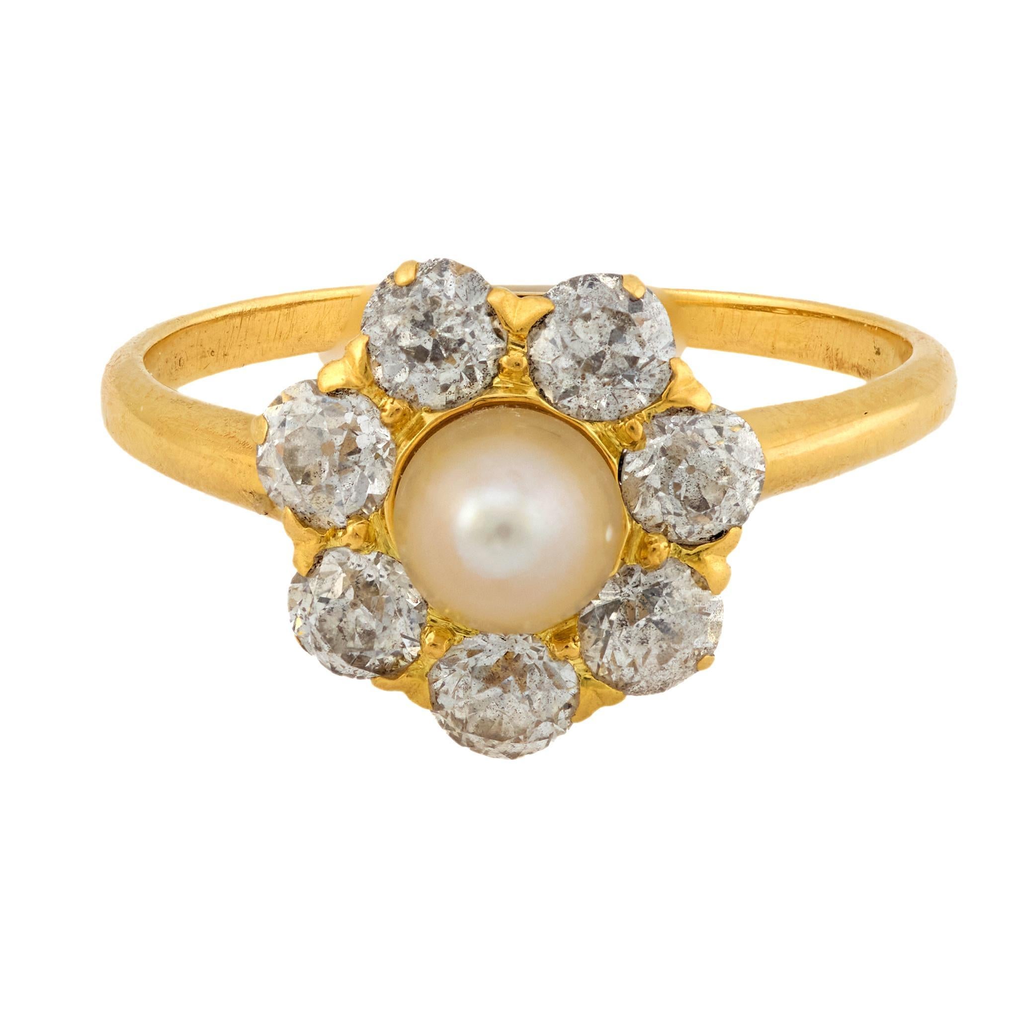 Édouardien Bague de style édouardien en or jaune 18k avec perles et diamants en vente