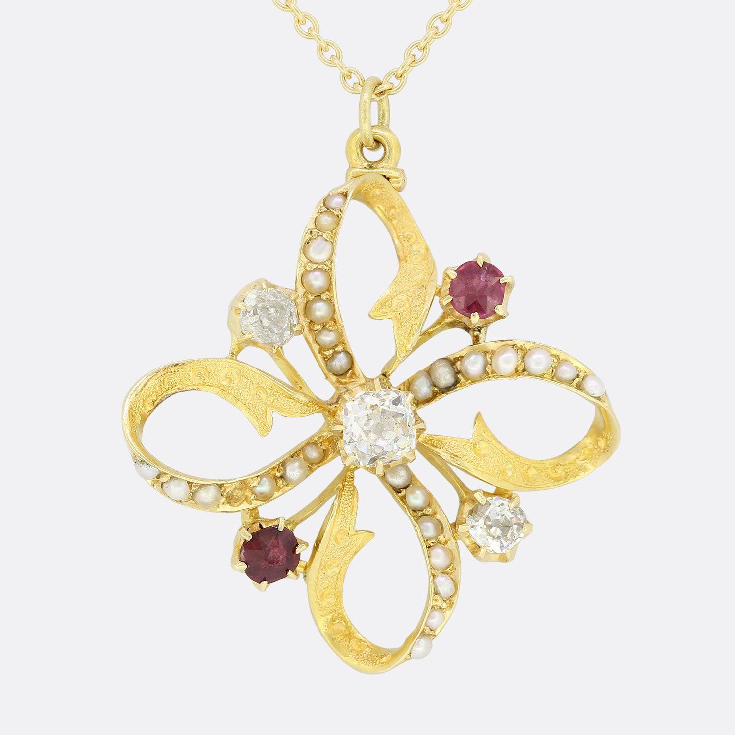 Colgante eduardiano de perlas, diamantes y rubíes en venta