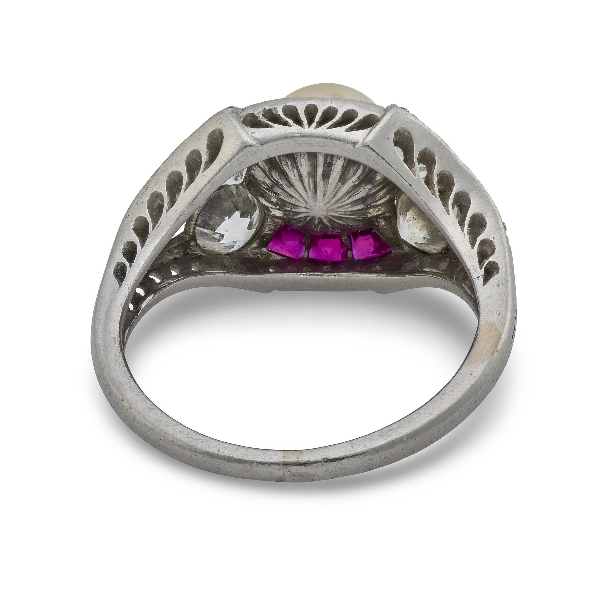 Edwardianischer Perlen-Diamant-Rubin-Cocktailring im Angebot 2