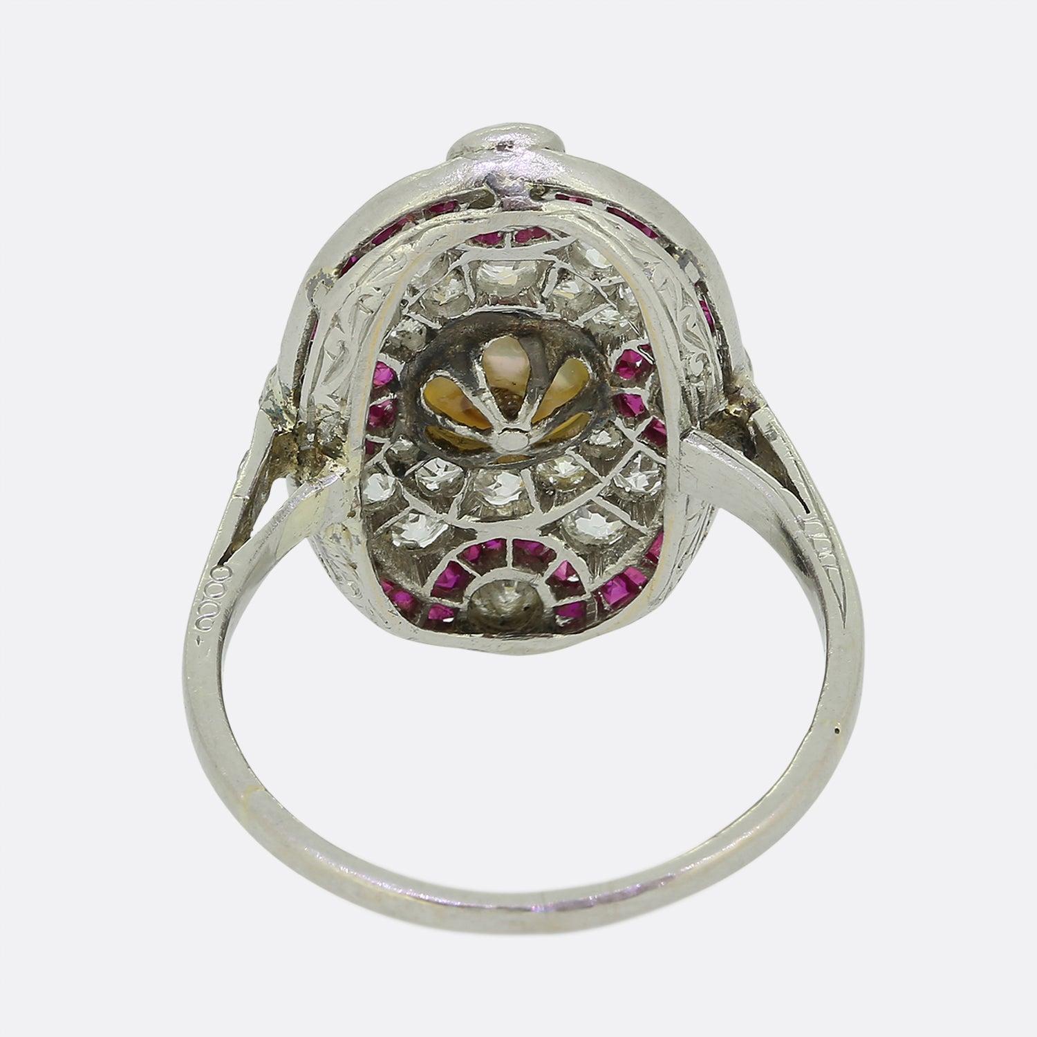 Tischring mit edwardianischer Perle, Rubin und Diamant (Rundschliff) im Angebot