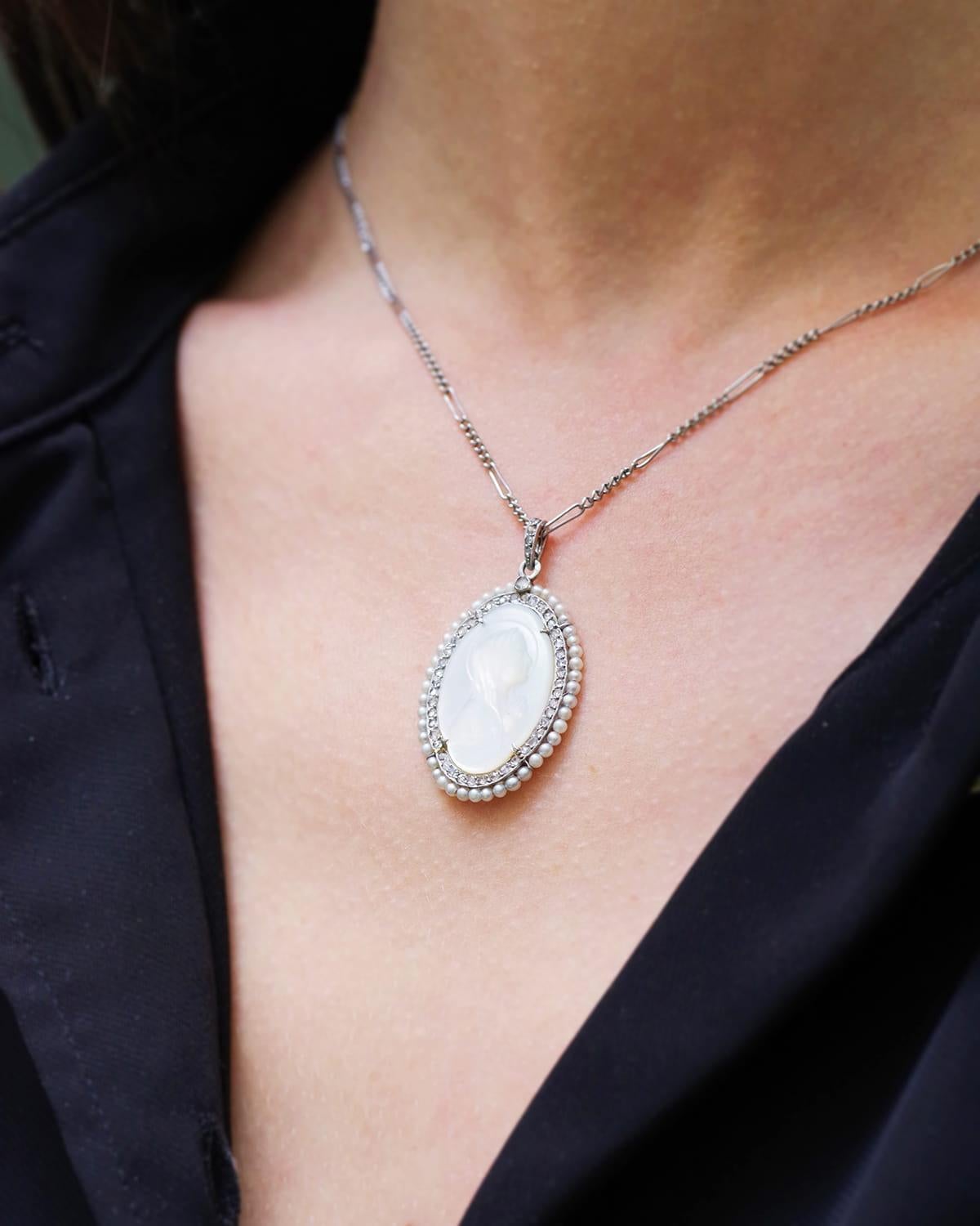 Non taillé Pendentif Vierge Marie édouardienne en perles et platine, pendentif Belle Epoque en vente