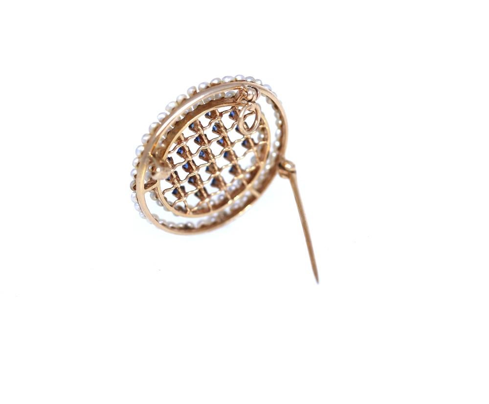 Taille ronde Paire de broches pendentifs édouardiennes en or jaune 14 carats avec perles et saphirs en vente