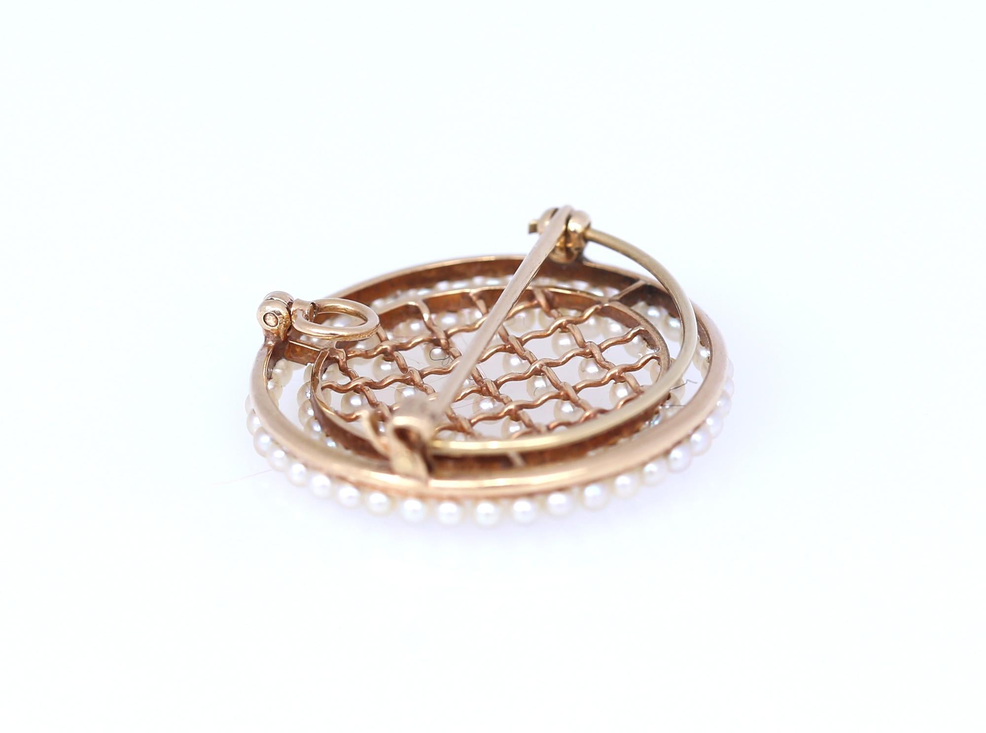 Paire de broches pendentifs édouardiennes en or jaune 14 carats avec perles et saphirs en vente 1