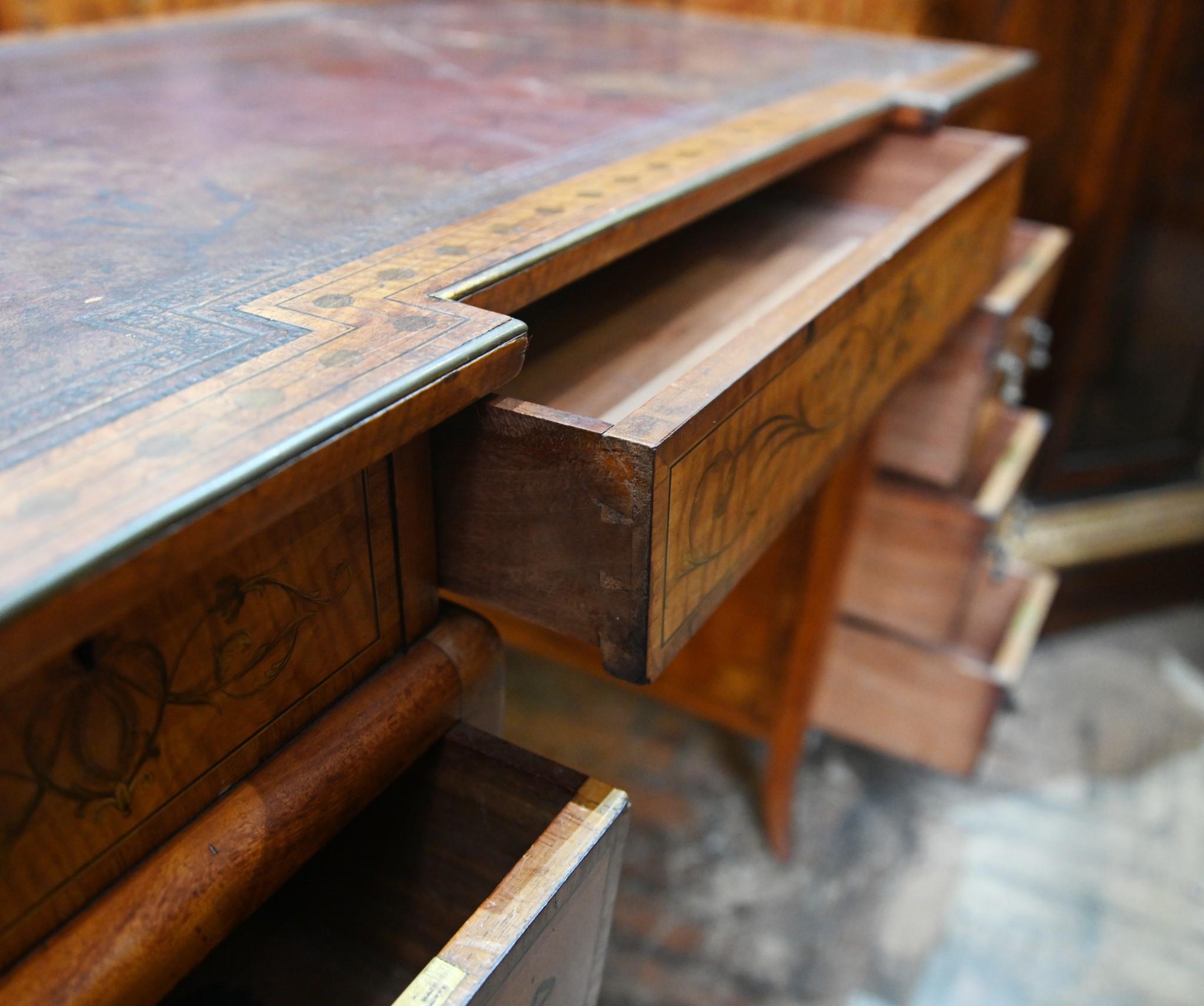 Edwardian Pedestal Desk Sheraton Inlay Writing Table 1900 In Good Condition For Sale In Potters Bar, GB