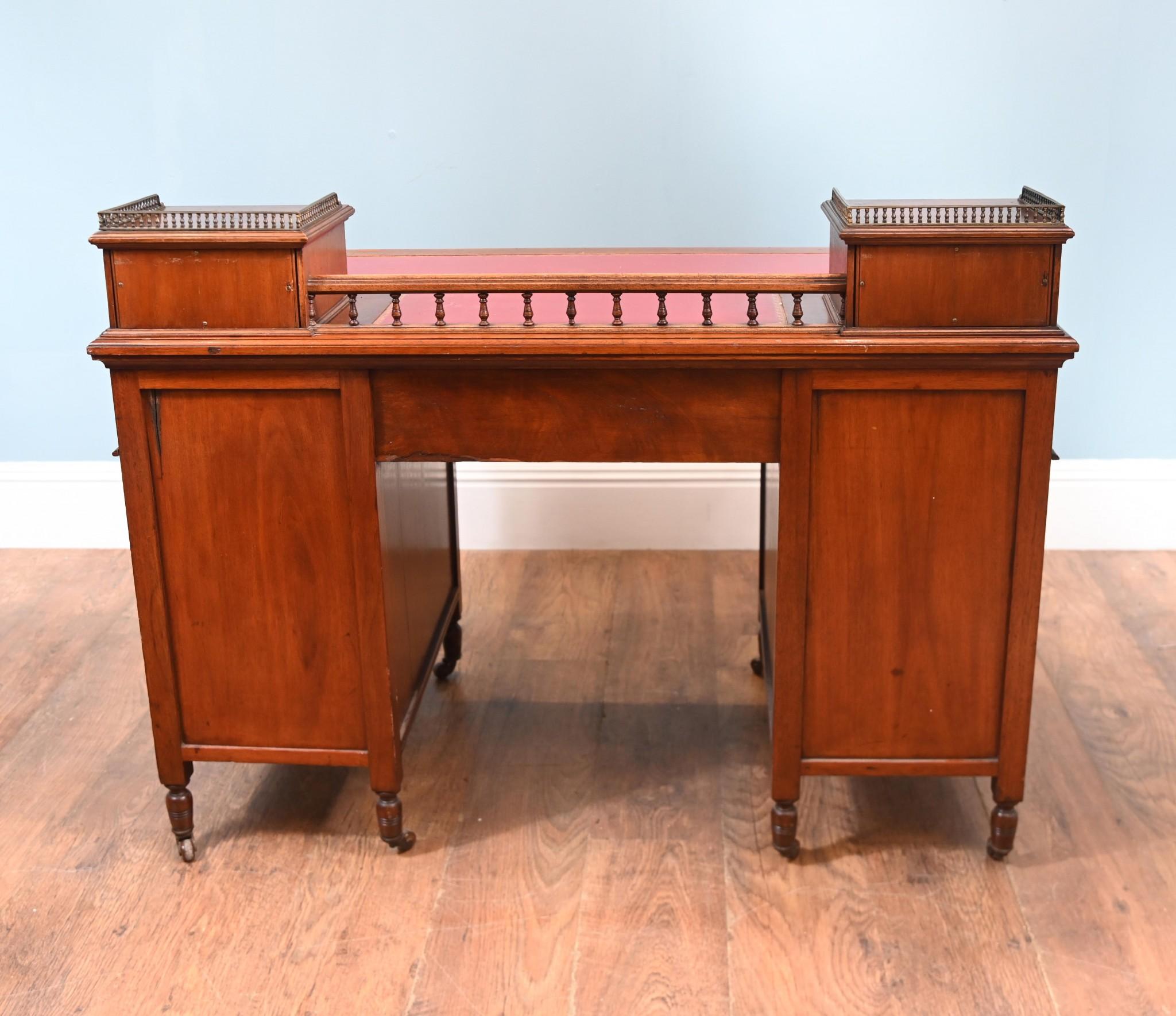 Table d'écriture édouardienne à piédestal en acajou 1910 Bon état - En vente à Potters Bar, GB