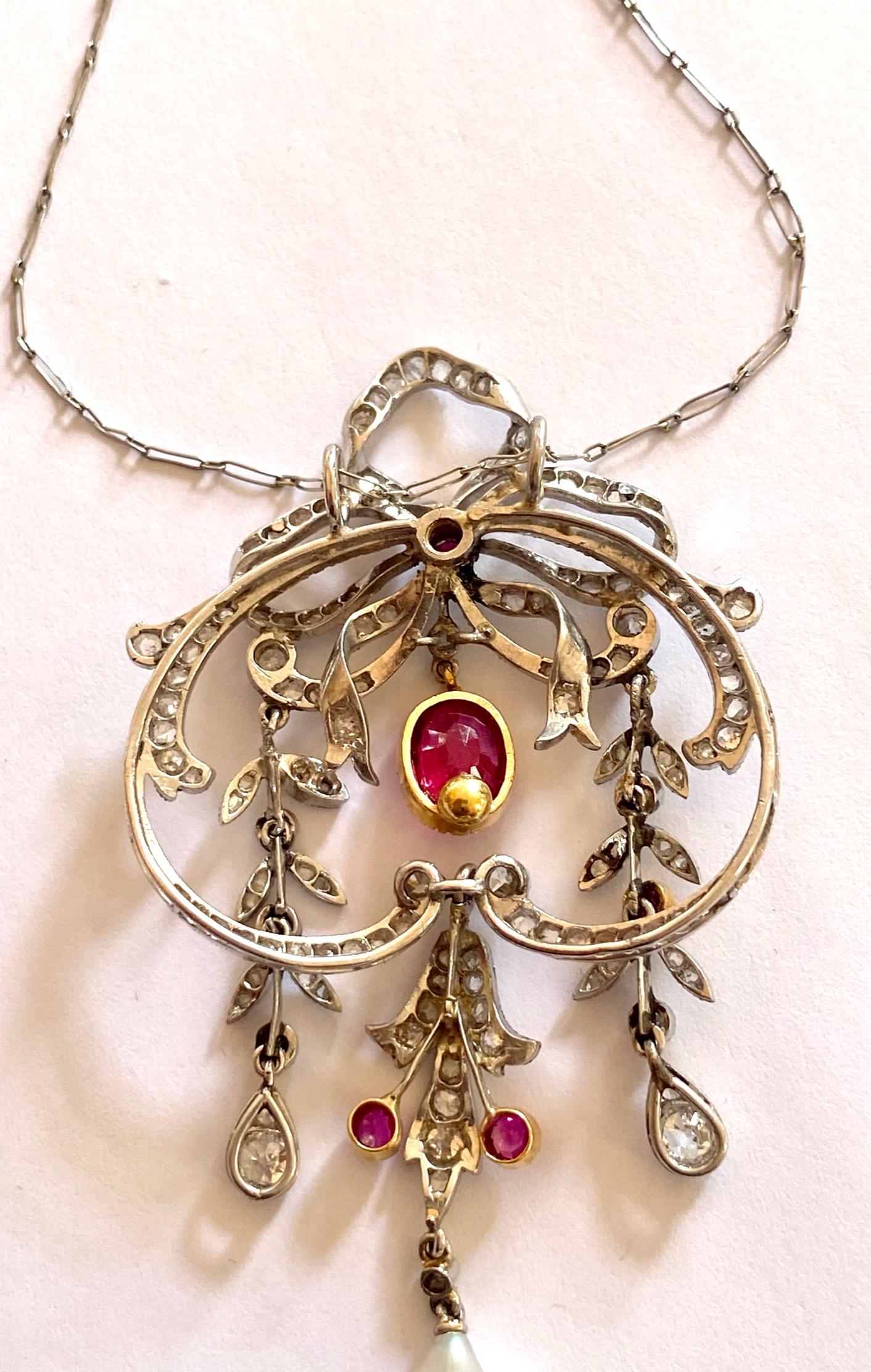 Edwardian Pendant with Chain / Brooch Platinum, Gold, Diamonds and Birma Ruby In Good Condition For Sale In Heerlen, NL