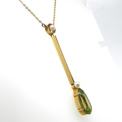 Edwardian Peridot and Pearl Pendant Necklace 15 Karat Yellow Gold