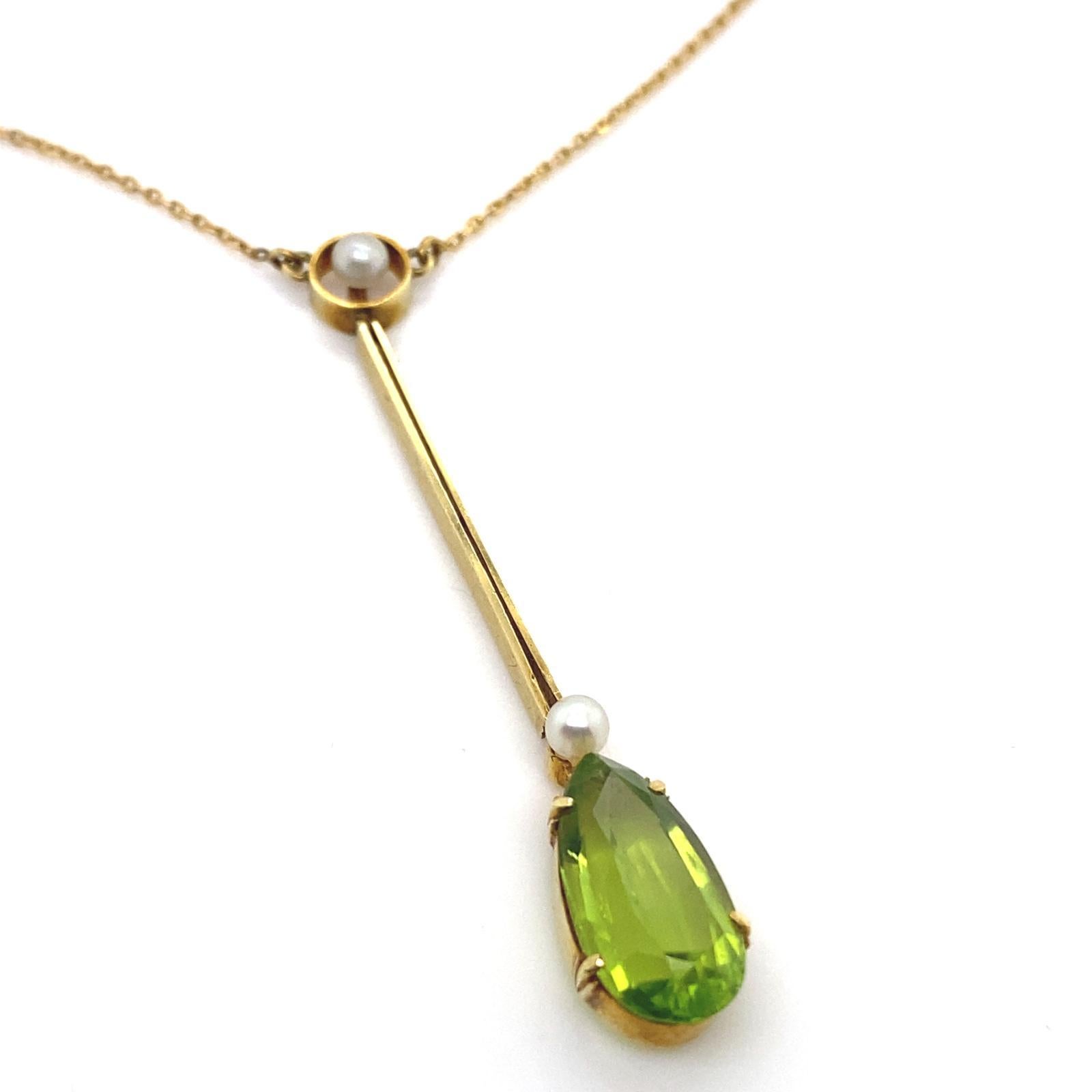 Pear Cut Edwardian Peridot and Pearl Pendant Necklace 15 Karat Yellow Gold