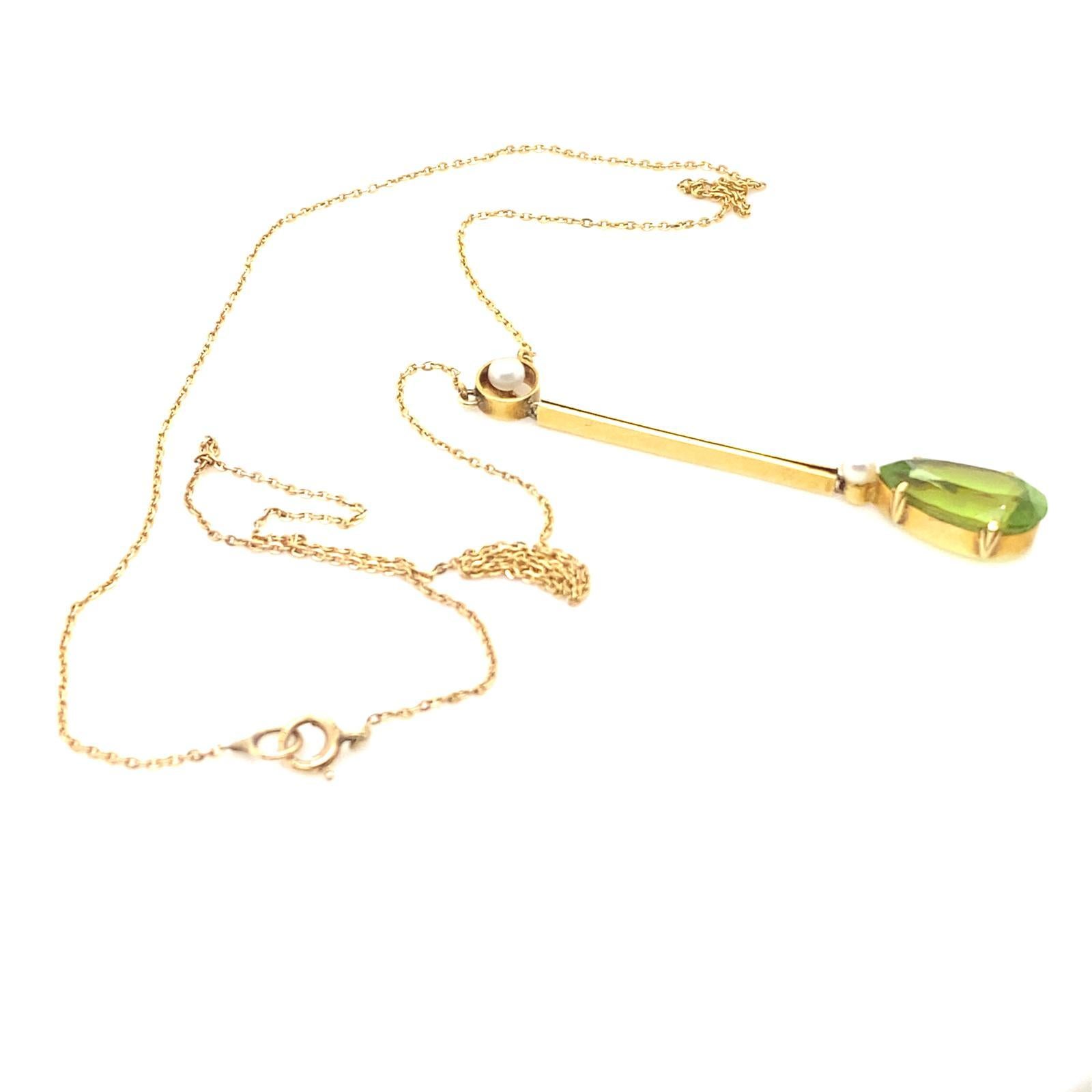 Edwardian Peridot and Pearl Pendant Necklace 15 Karat Yellow Gold For Sale 2