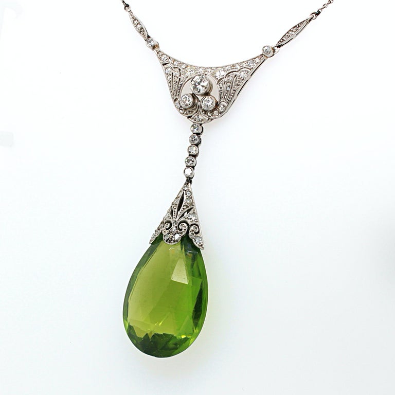 Edwardian Peridot Briolette and Diamond Necklace, circa 1910s In Excellent Condition For Sale In Idar-Oberstein, DE