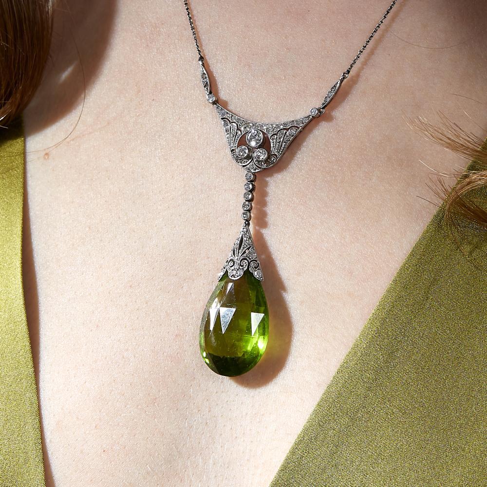 Edwardian Peridot Briolette and Diamond Necklace, circa 1910s In Excellent Condition In Idar-Oberstein, DE